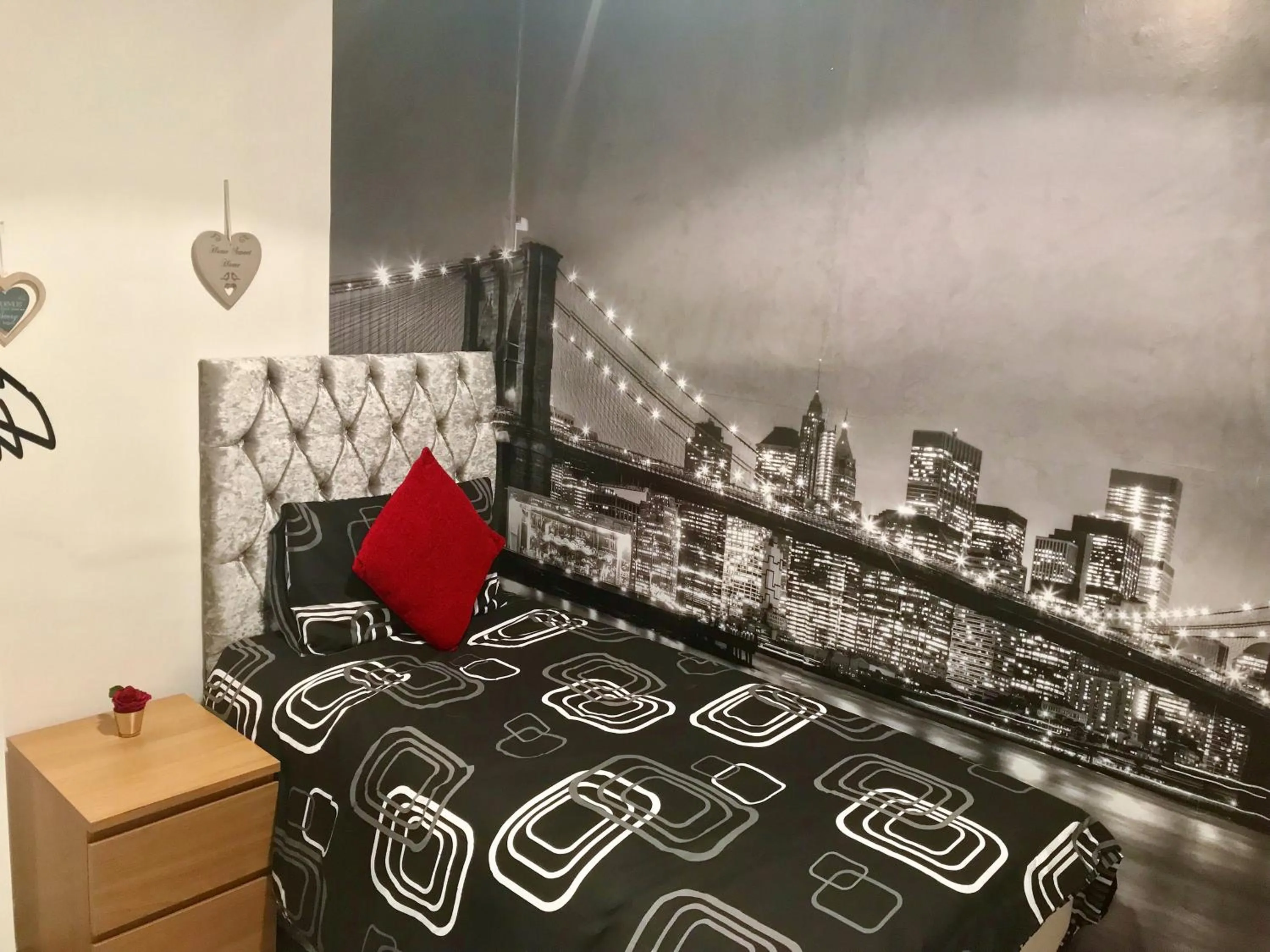 Bedroom, Bed in 233 Leith Apartment