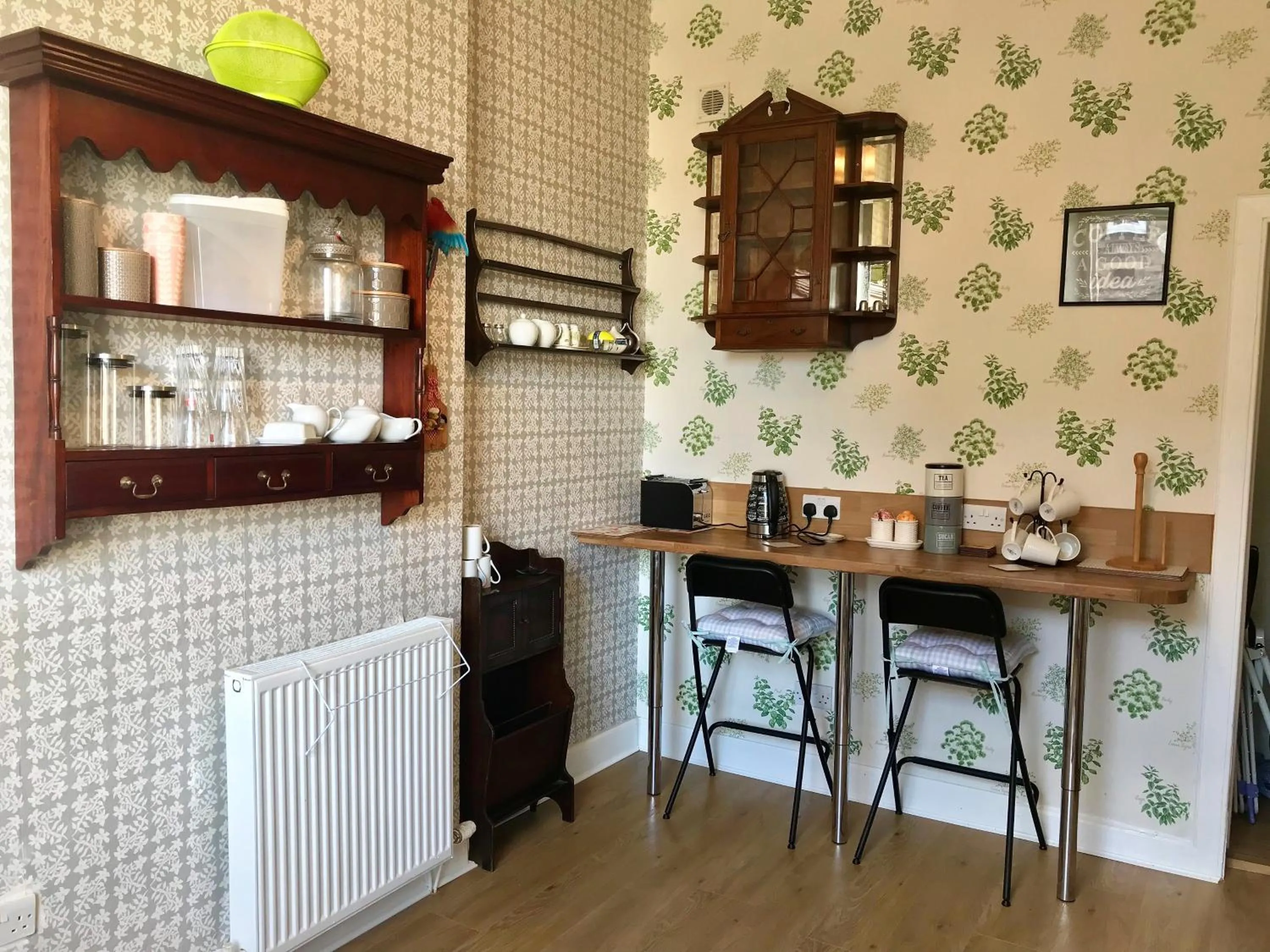 Coffee/tea facilities in 233 Leith Apartment