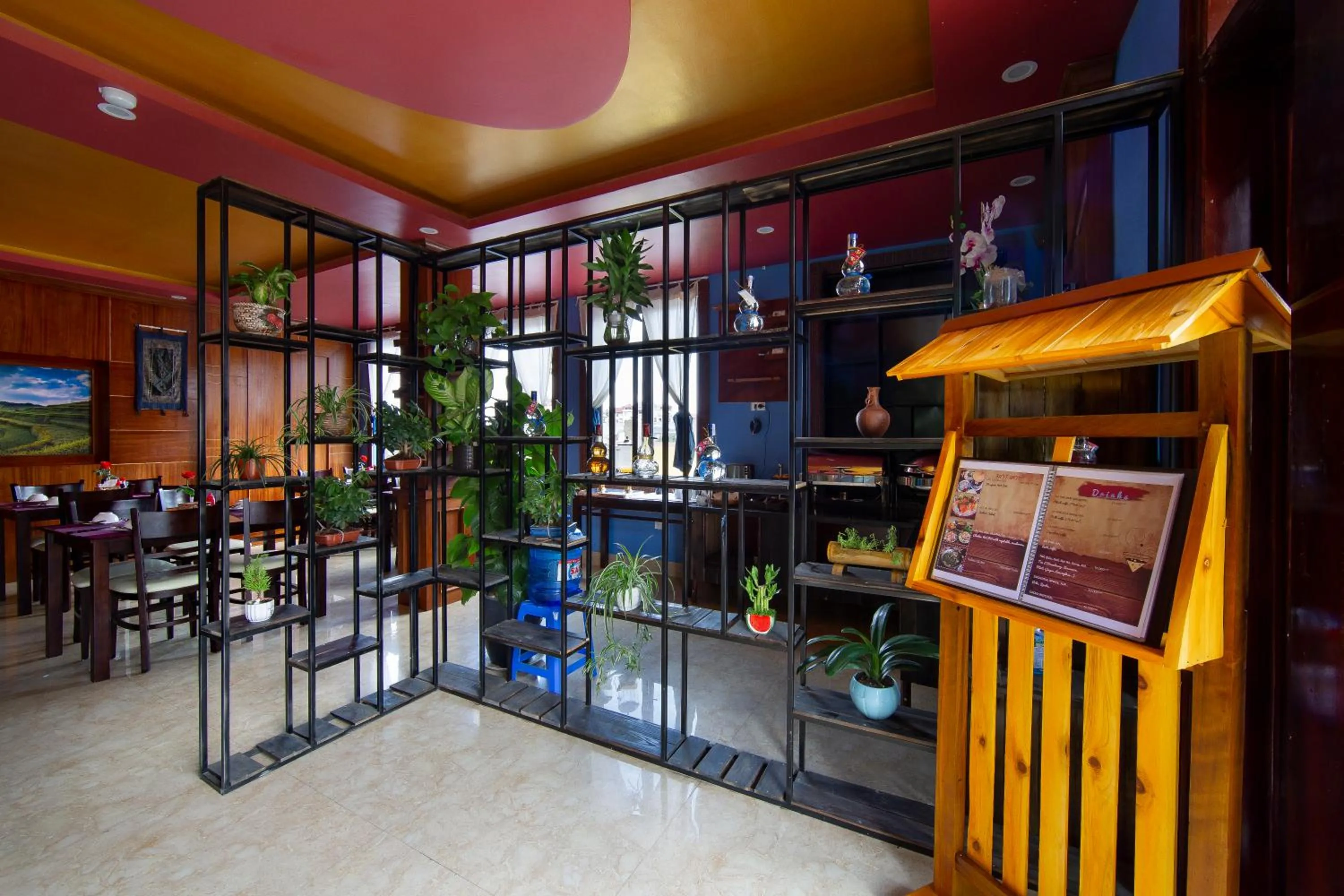 Restaurant/places to eat in Sweet Time Hotel