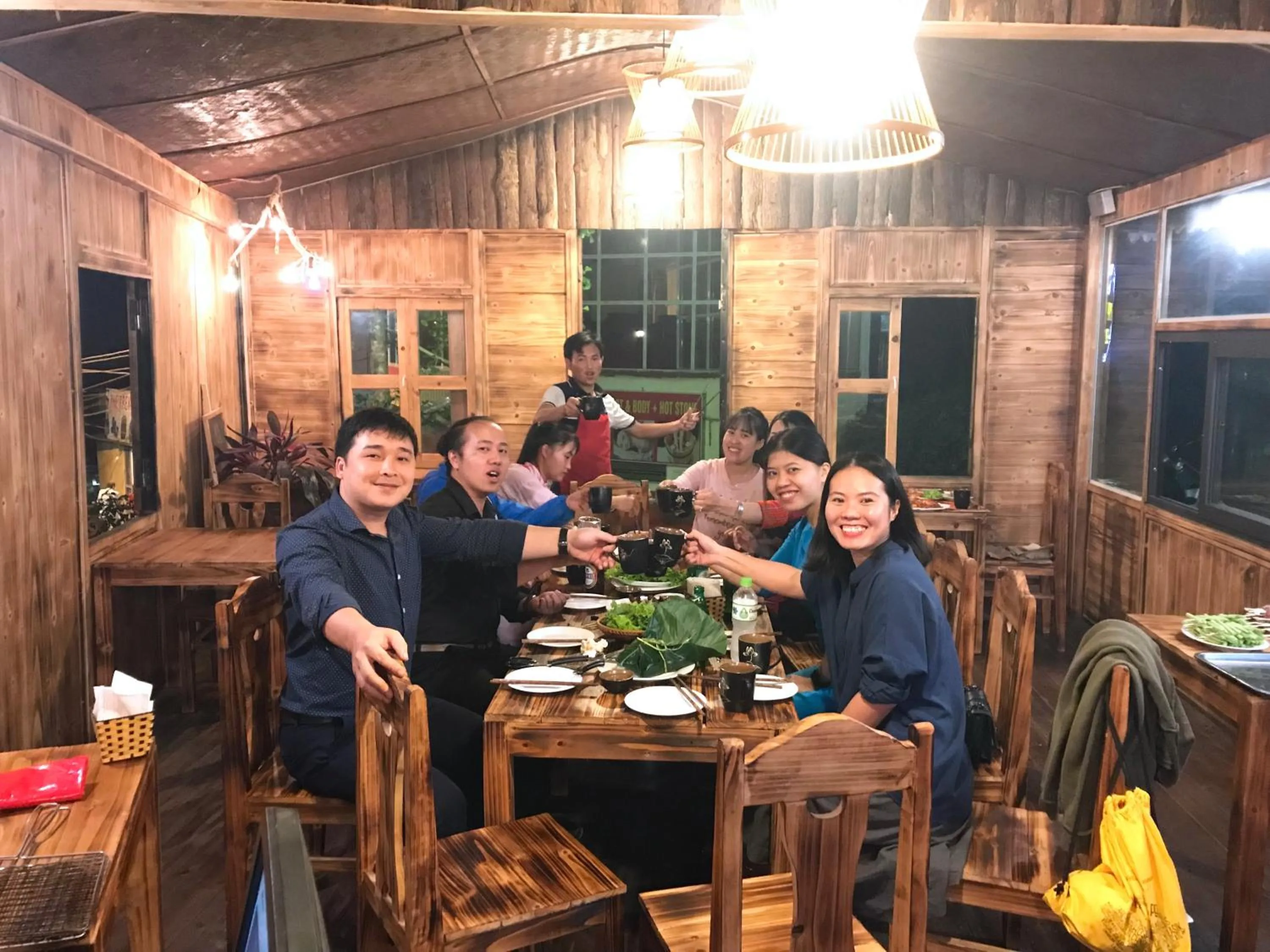 Restaurant/places to eat in Sweet Time Hotel