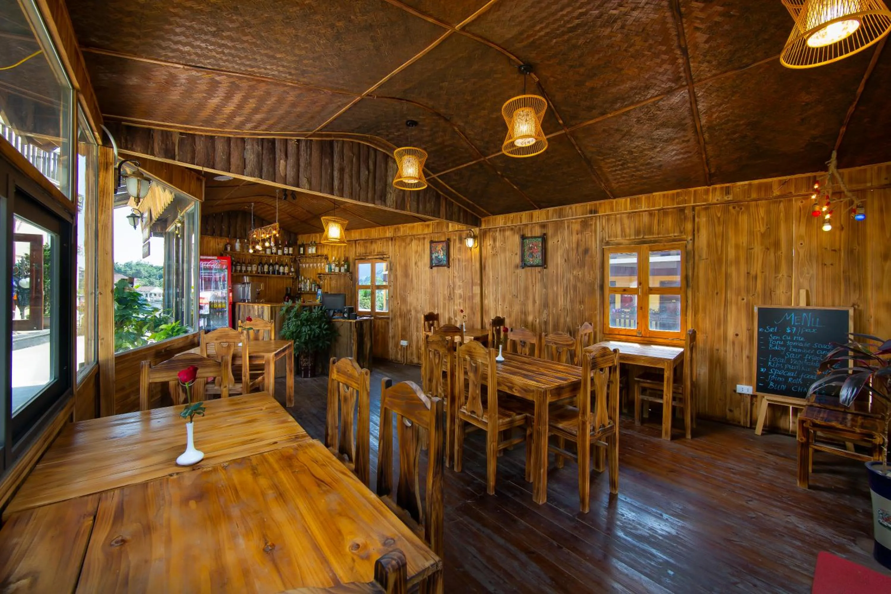 Restaurant/places to eat in Sweet Time Hotel