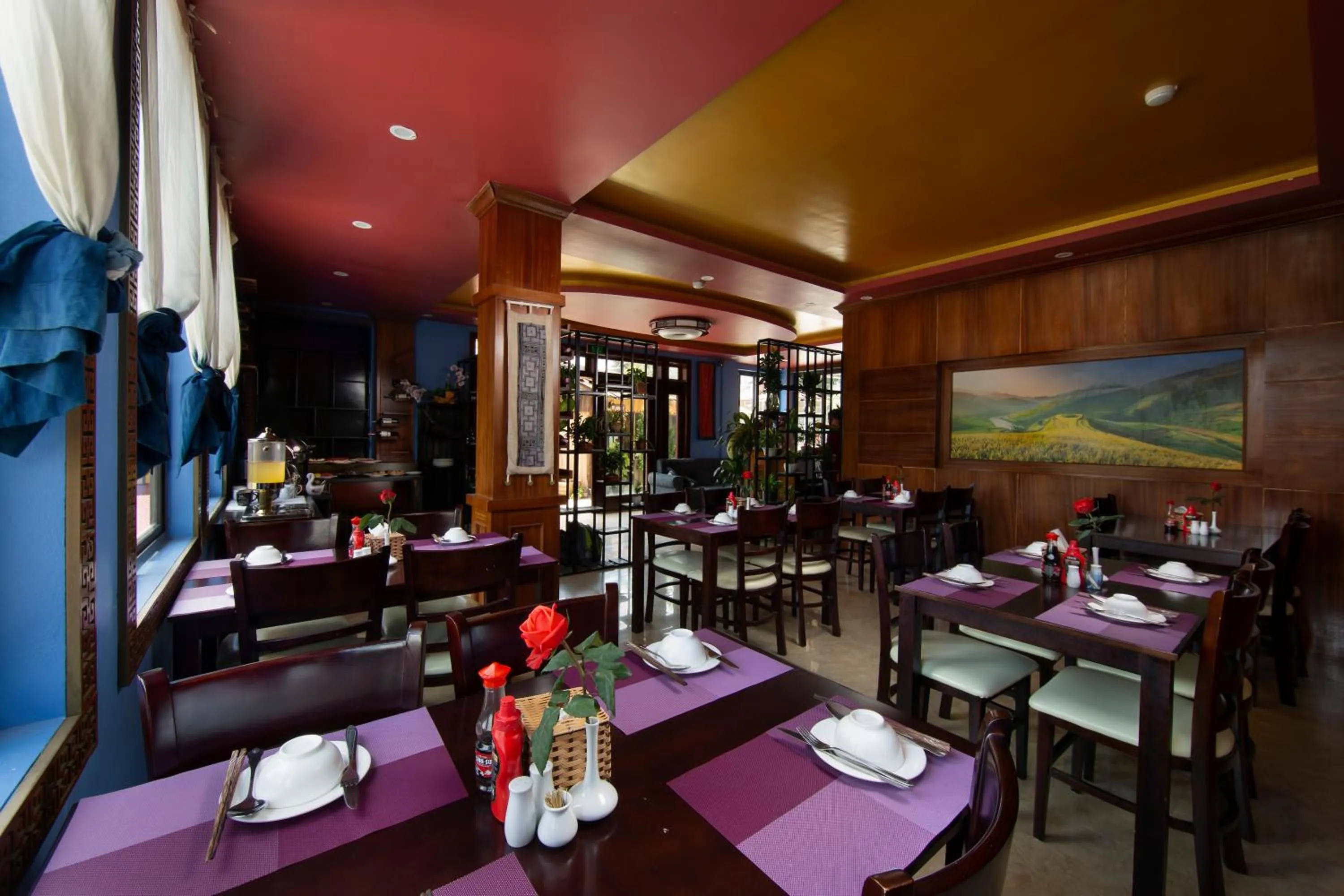 Restaurant/places to eat in Sweet Time Hotel