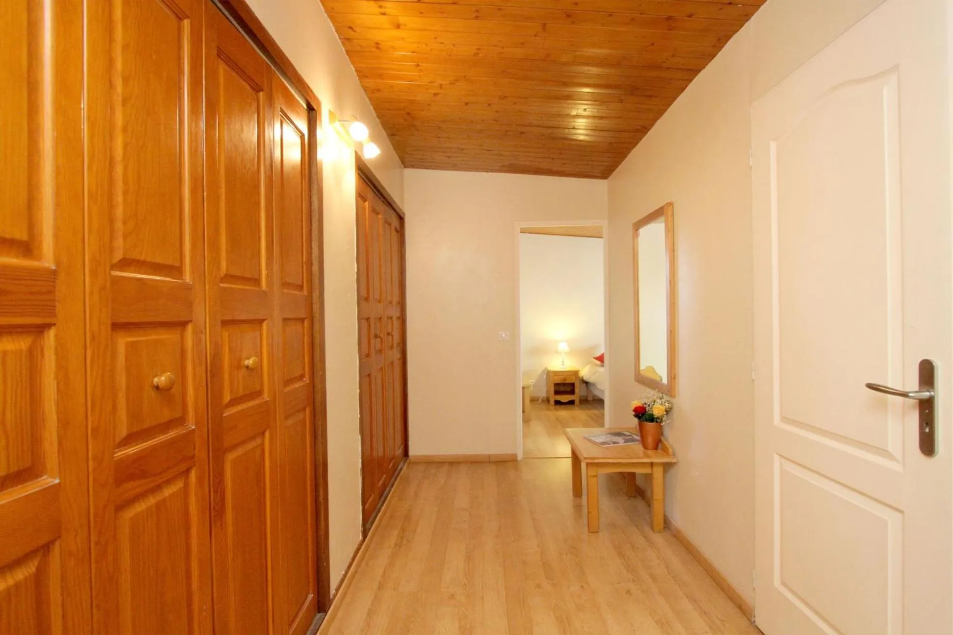 Photo of the whole room in Hotel le Sherpa