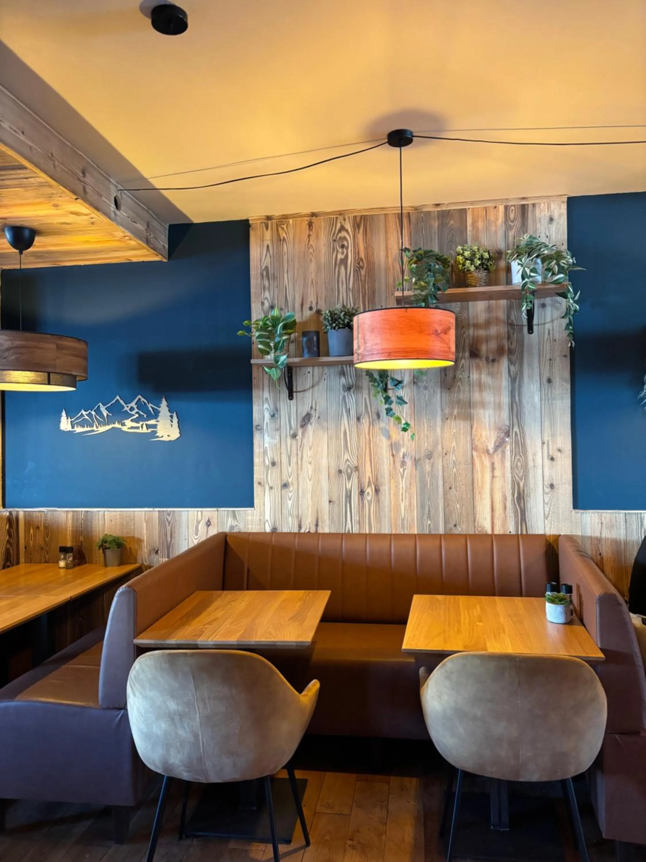 Restaurant/places to eat in Hotel le Sherpa