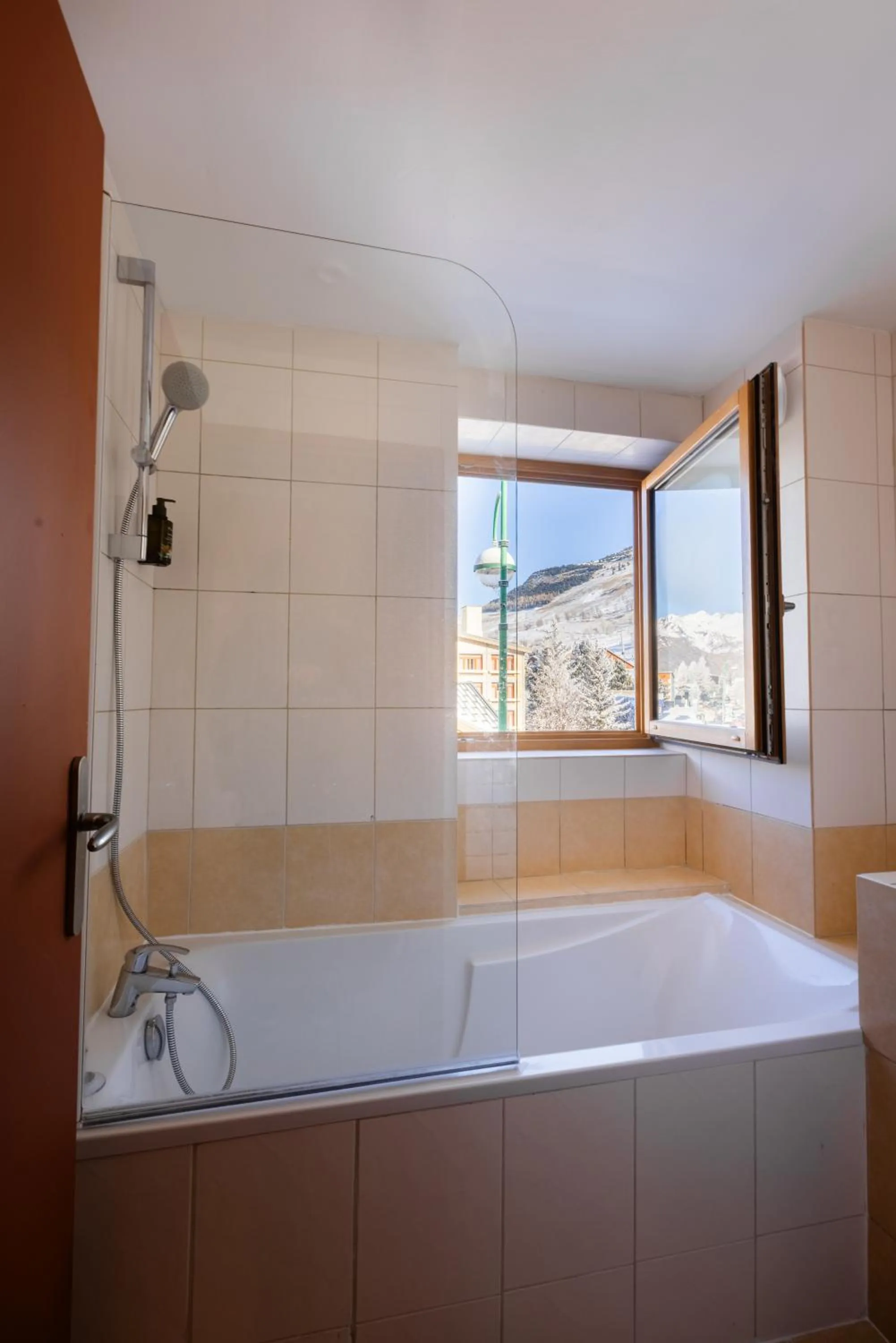 Bedroom in Hotel le Sherpa