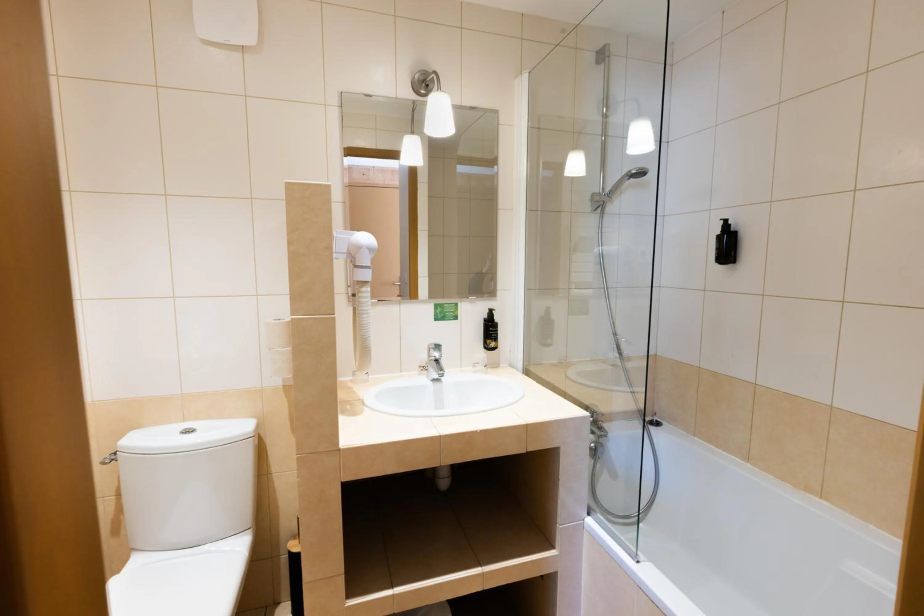 Bathroom in Hotel le Sherpa