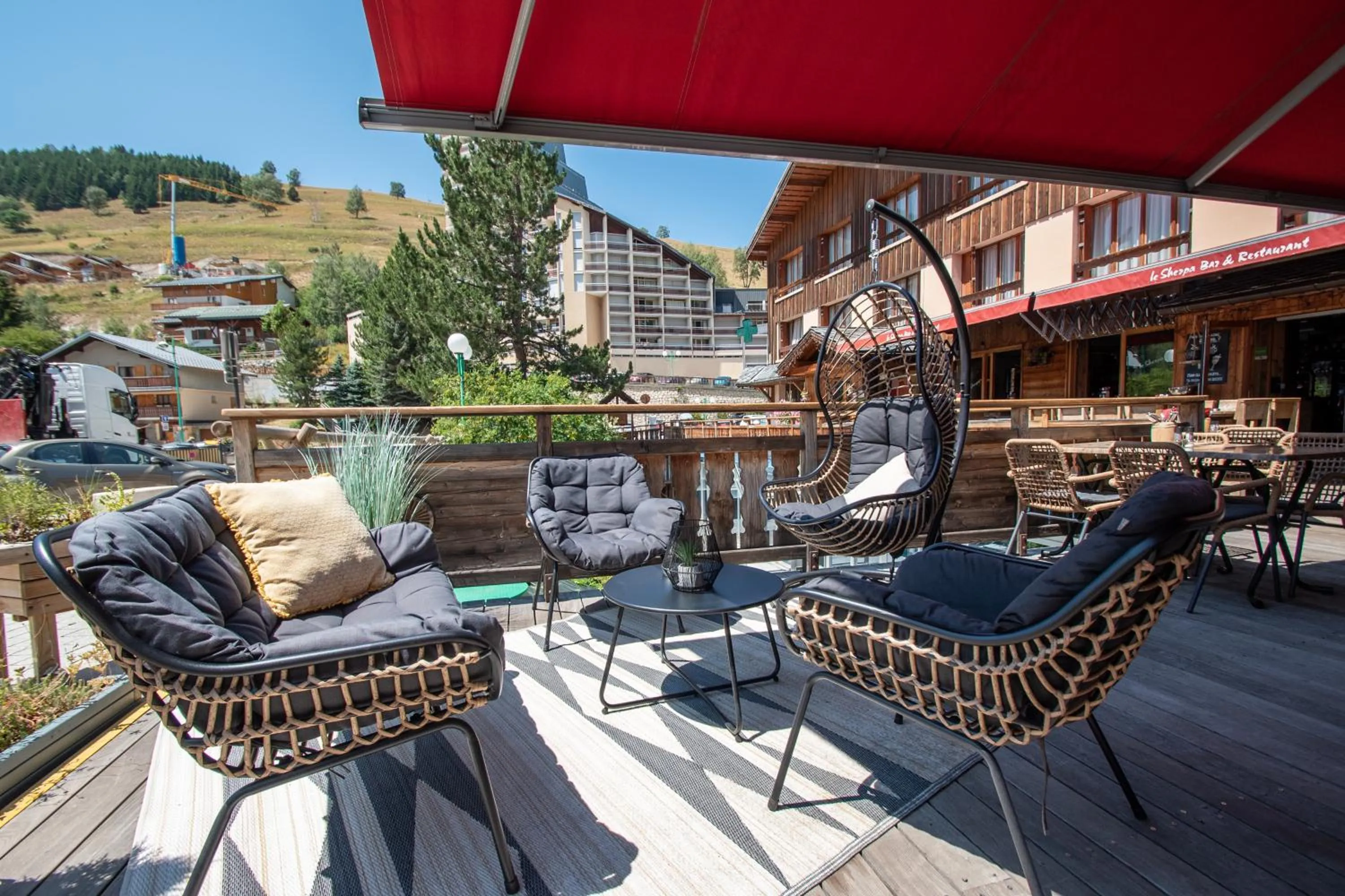 Patio in Hotel le Sherpa