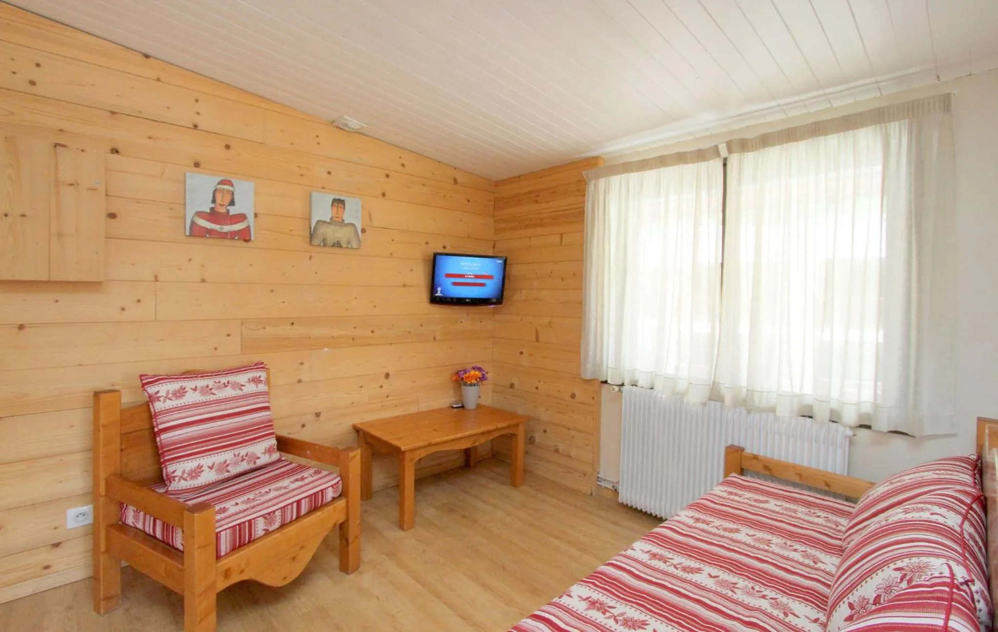 Seating area, Bed in Hotel le Sherpa