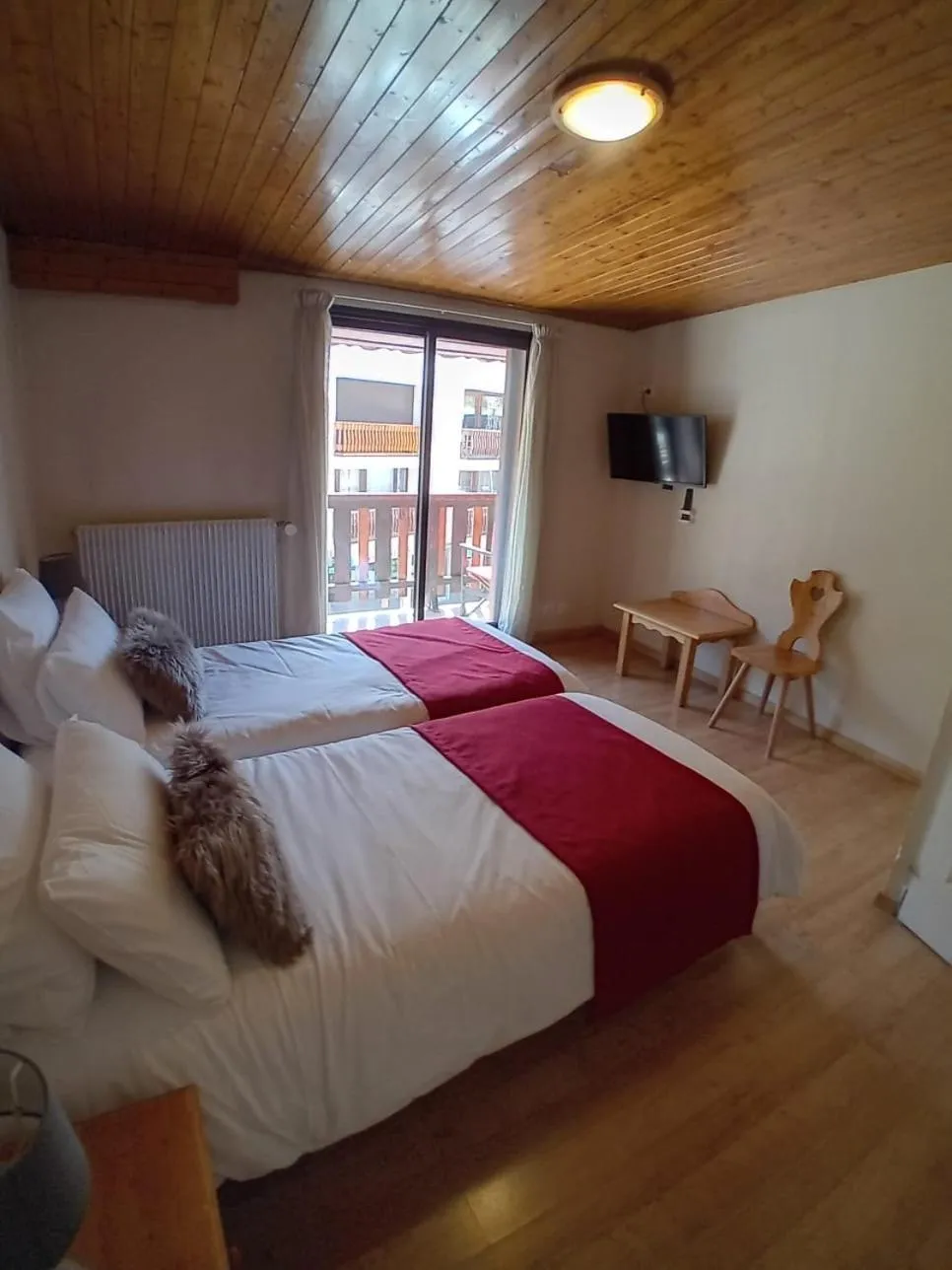 Bed in Hotel le Sherpa