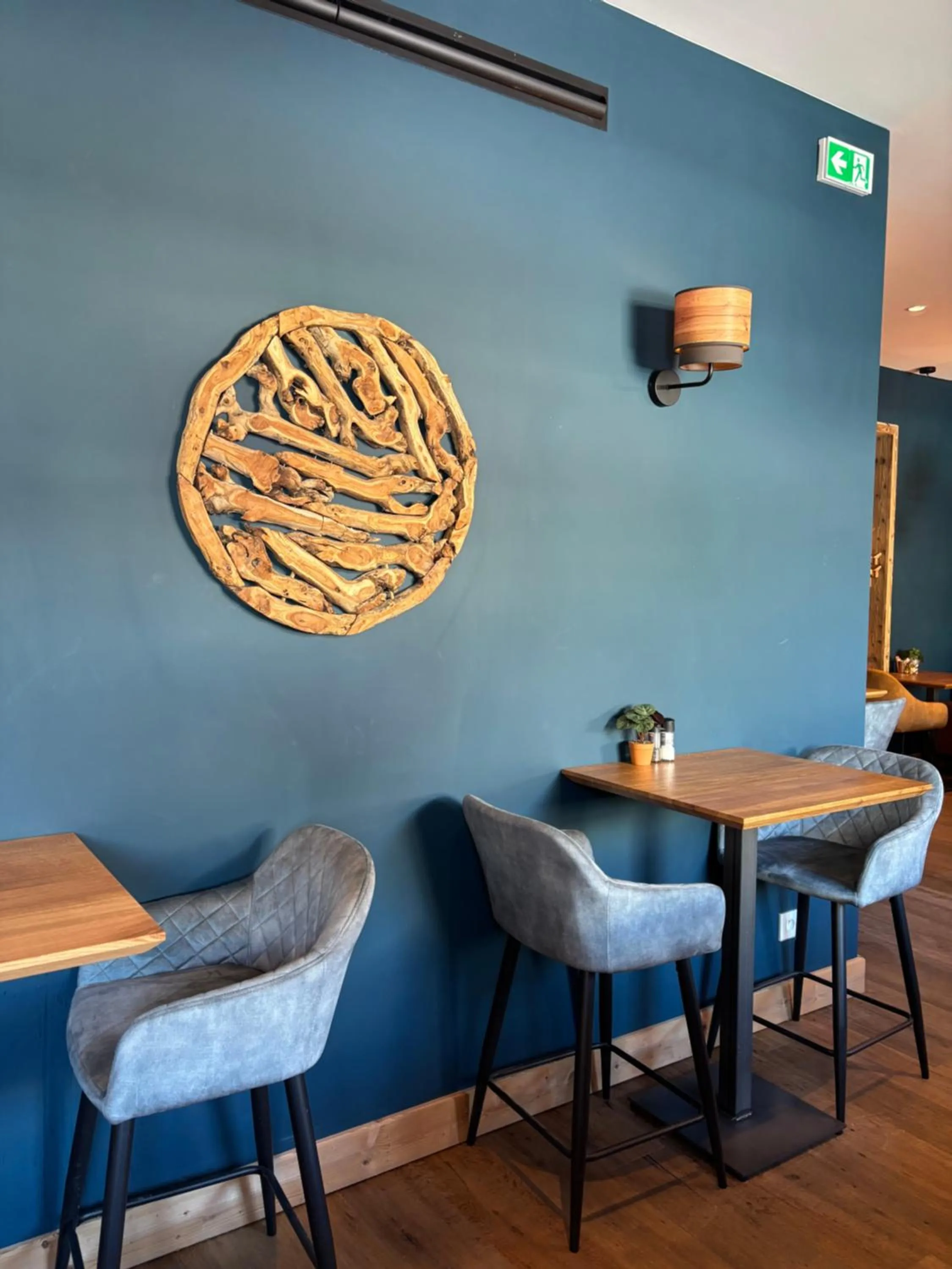 Restaurant/places to eat in Hotel le Sherpa