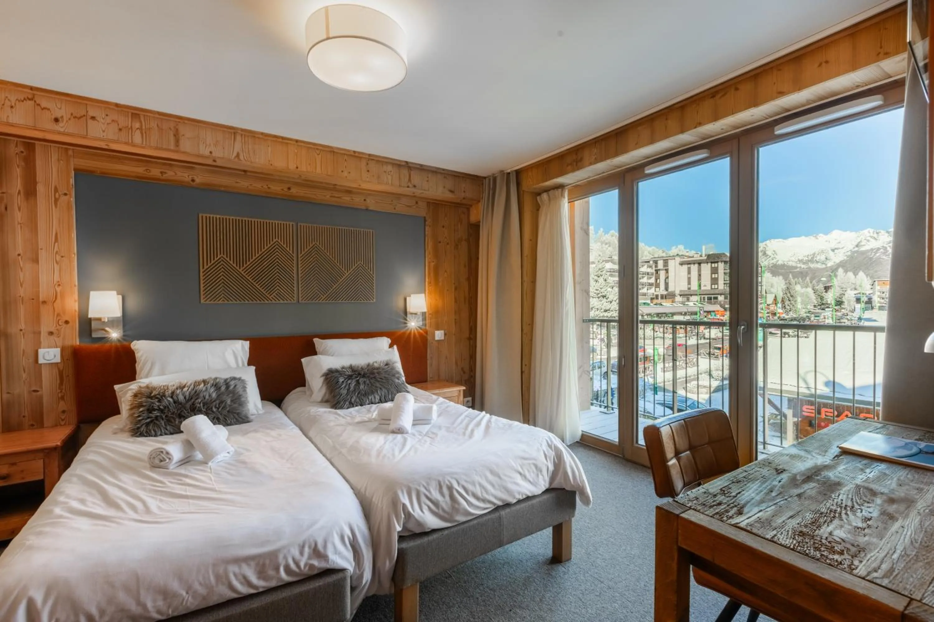 Bedroom, Bed in Hotel le Sherpa