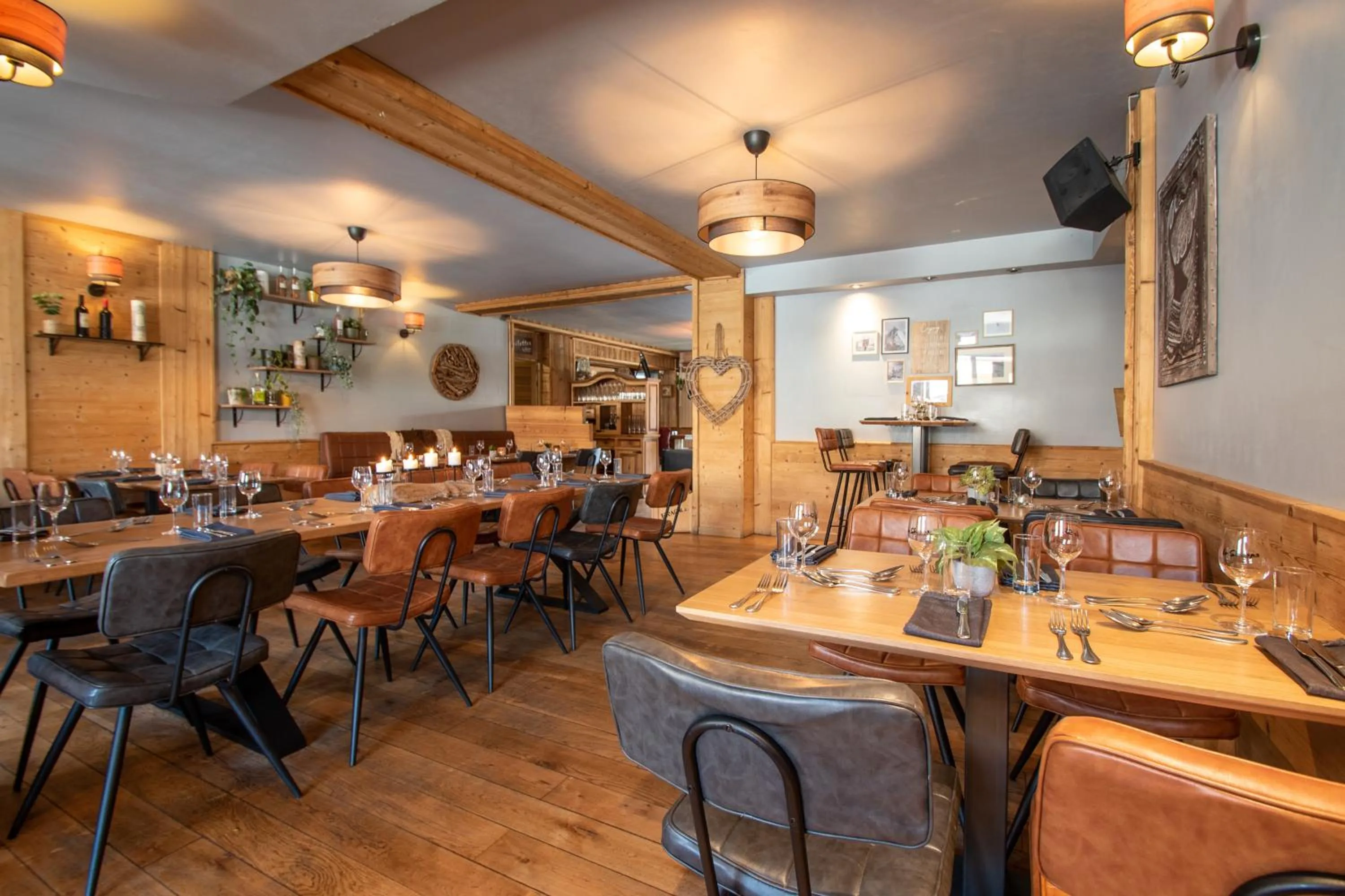 Restaurant/places to eat in Hotel le Sherpa