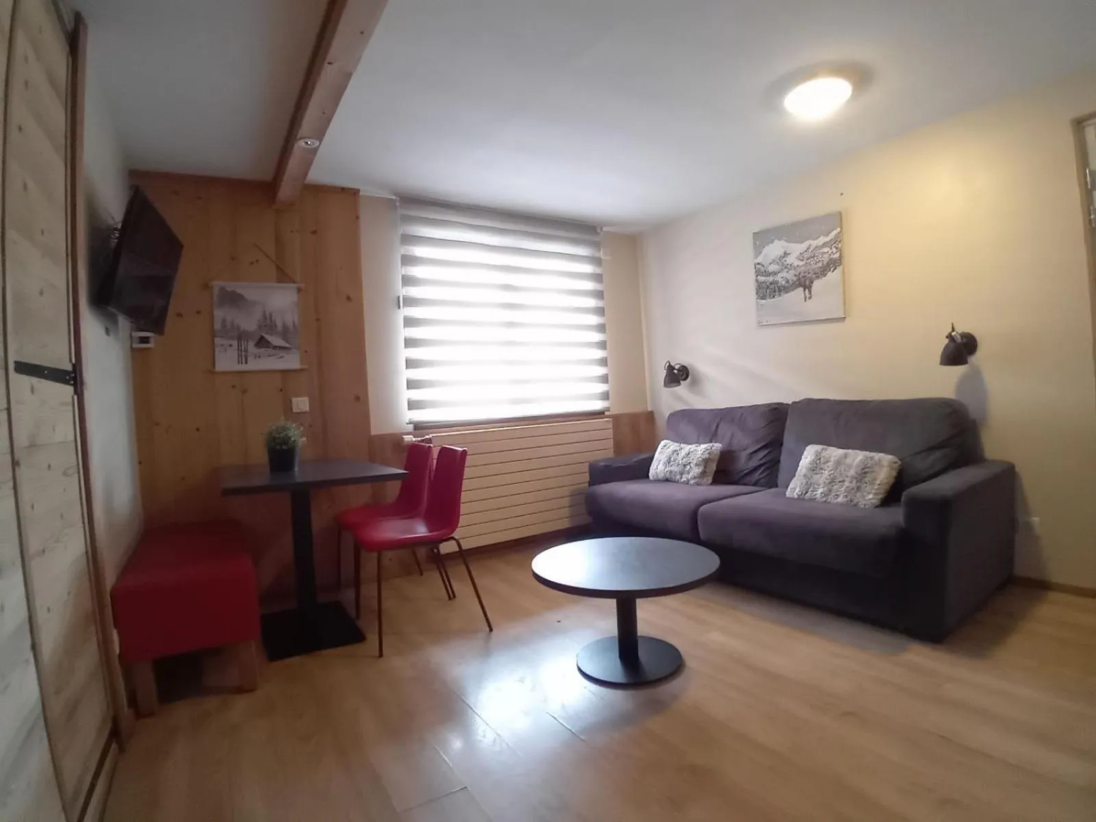 TV and multimedia in Hotel le Sherpa