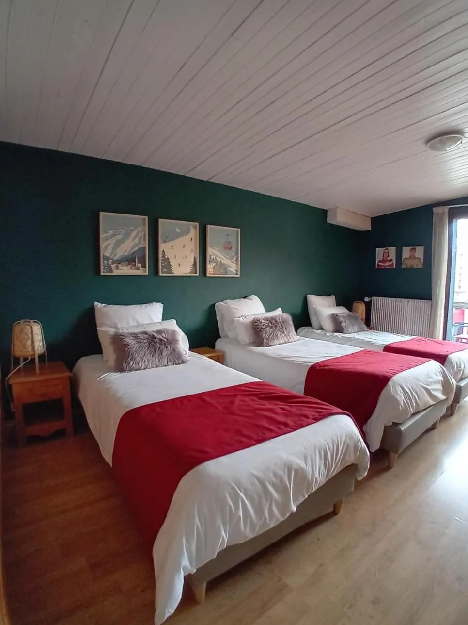 Bed in Hotel le Sherpa