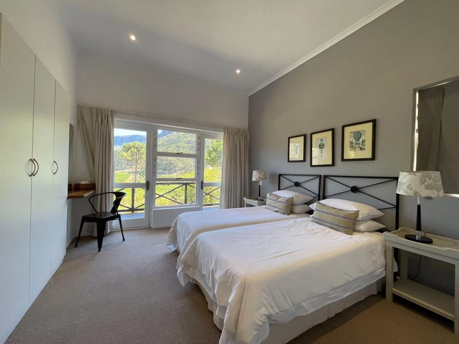 Photo of the whole room, Bed in Silvermist Wine Estate