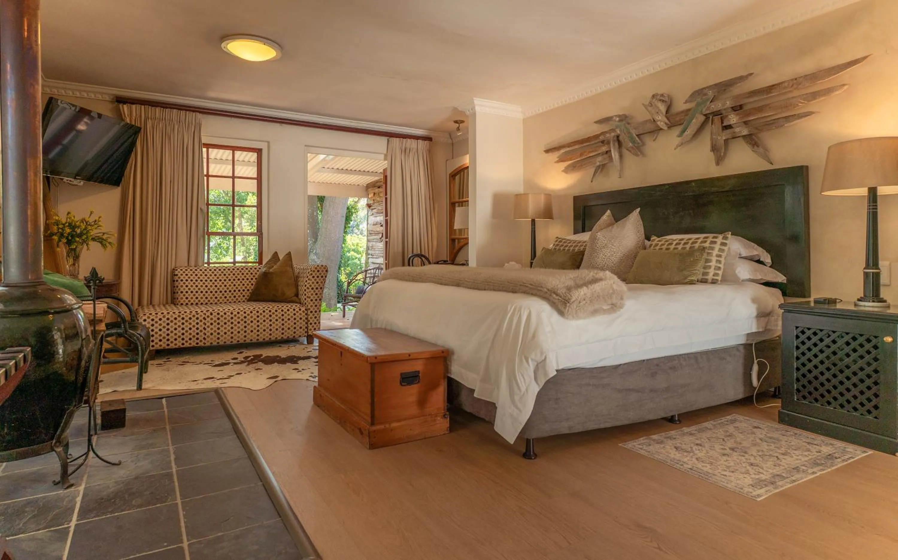 Bedroom, Bed in Silvermist Organic Wine Estate