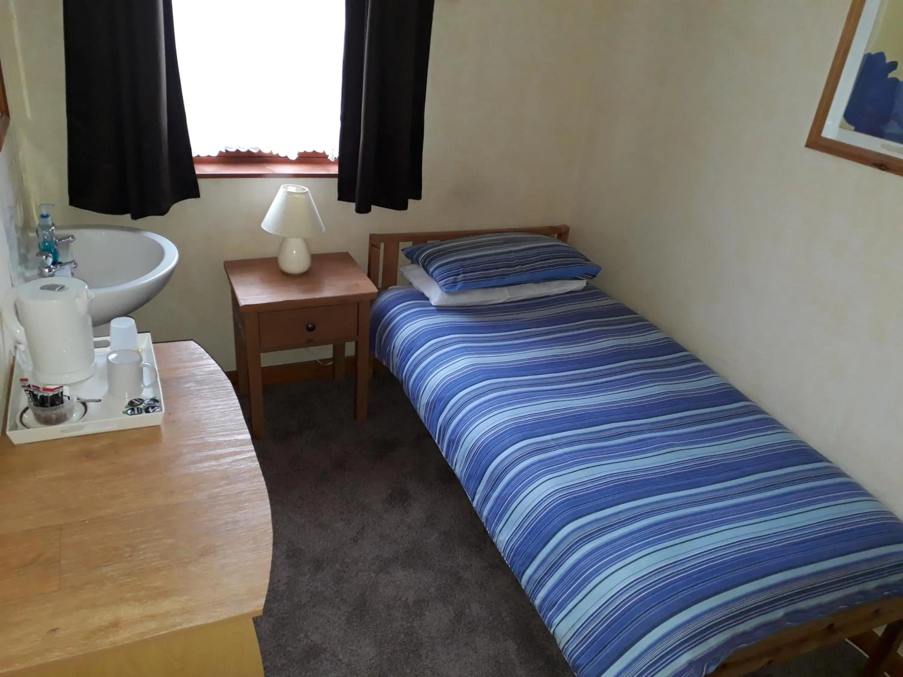 Single Room with Shared Shower and Toilet - single occupancy in Mirandas Guest House