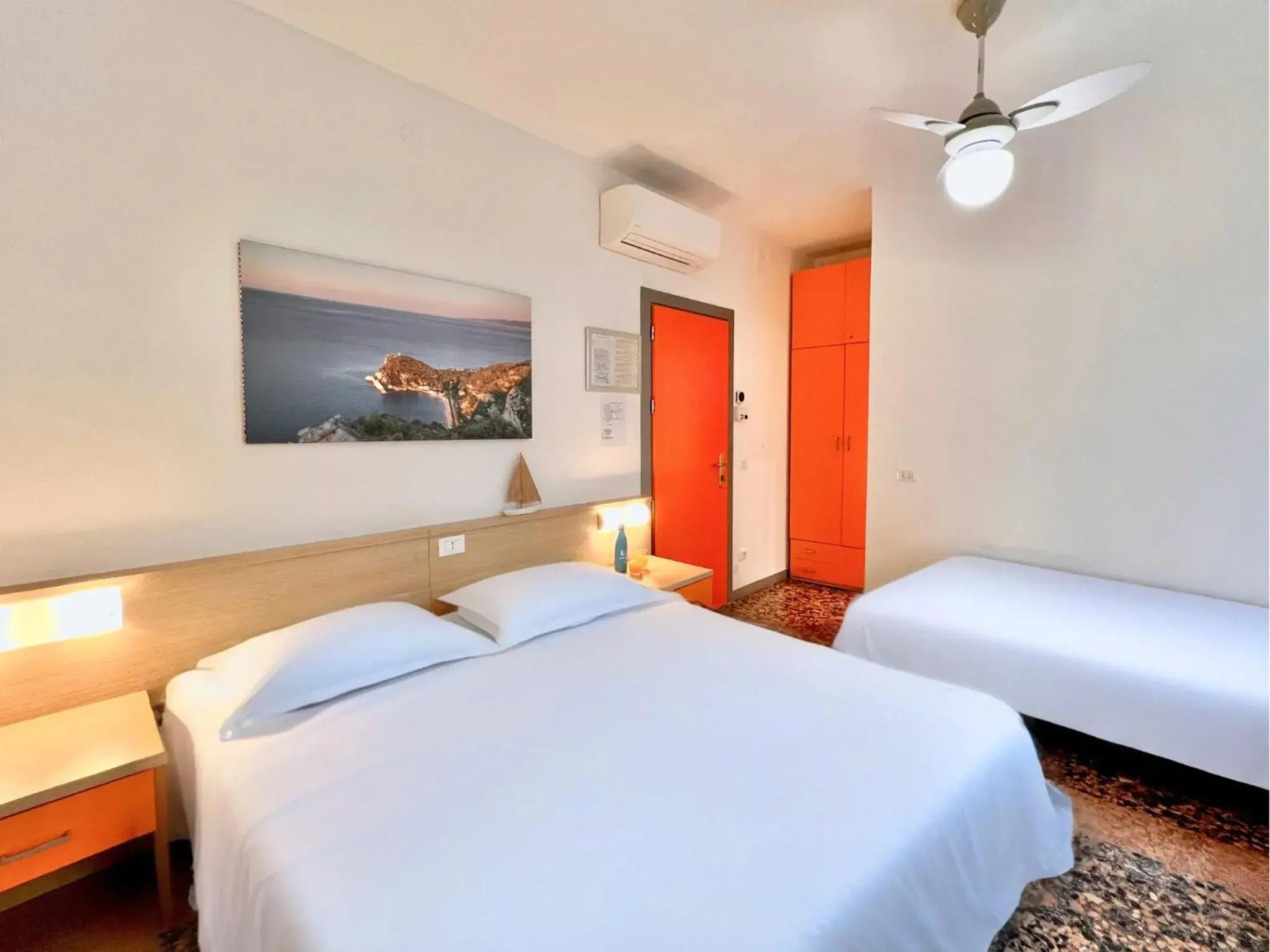 Triple Room with Bathroom in Hotel Liliana Triple Room with Bathroom in Hotel Liliana