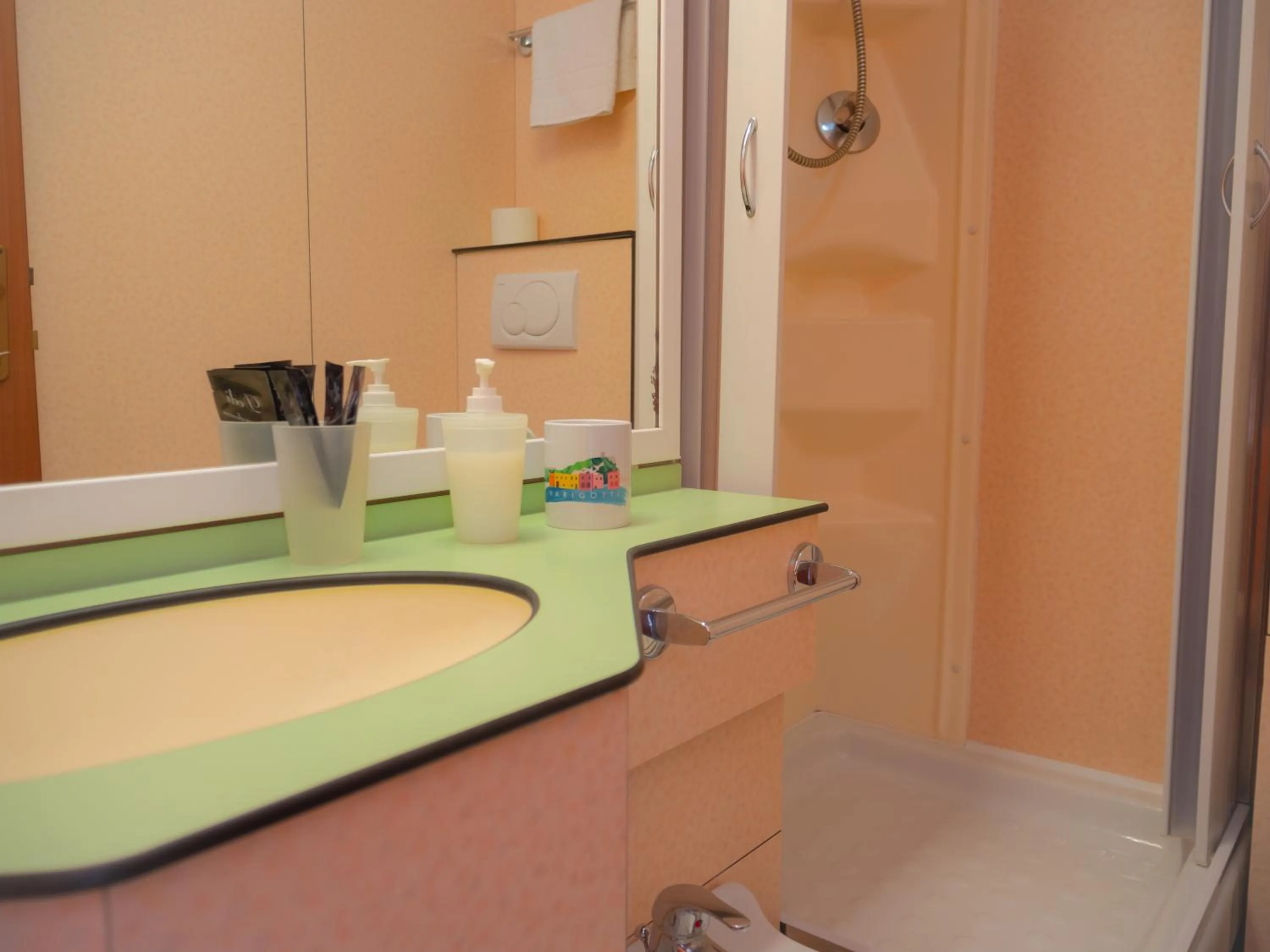 Shower in Hotel Liliana