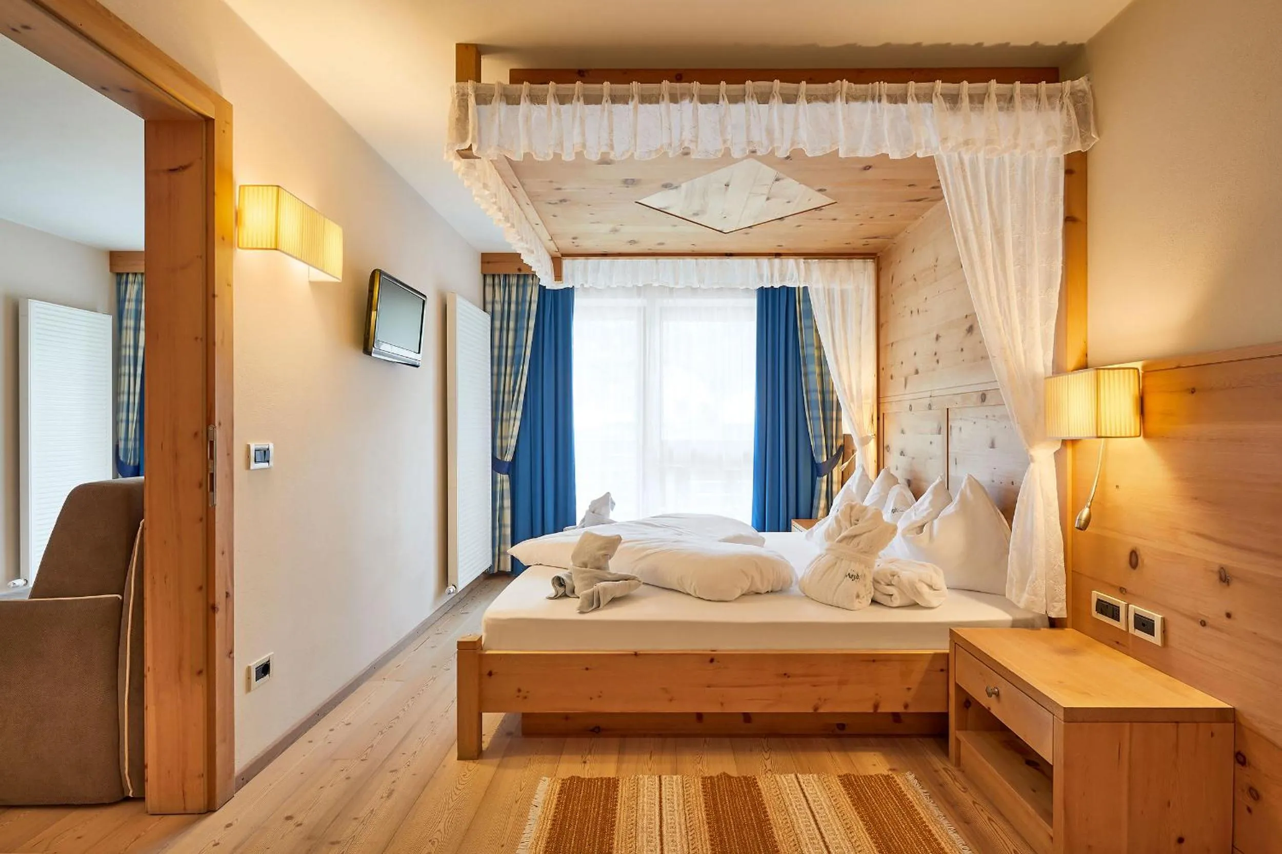 Bedroom, Bed in Mountain Hotel Mezdì