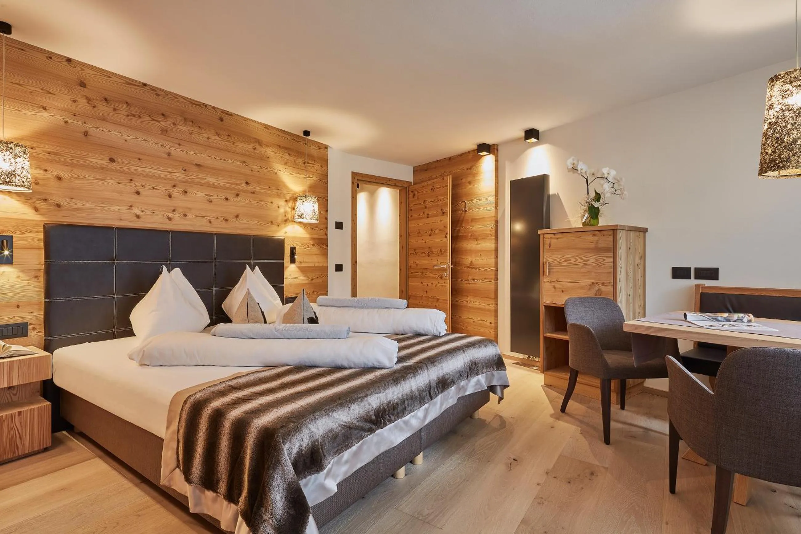 Bedroom, Bed in Mountain Hotel Mezdì