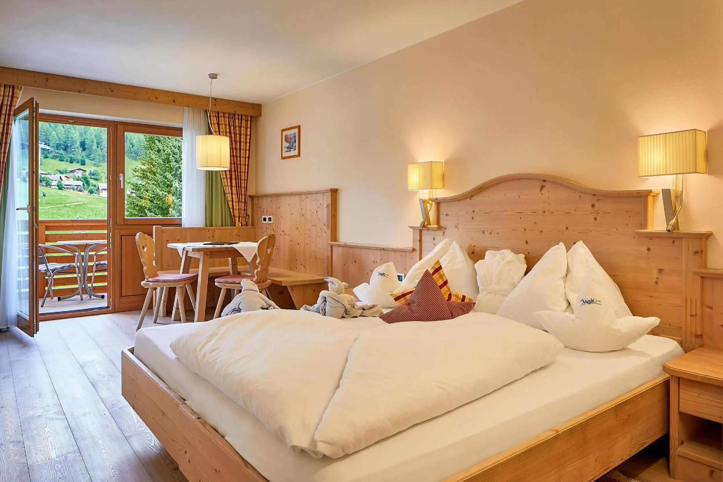 Bedroom, Bed in Mountain Hotel Mezdì
