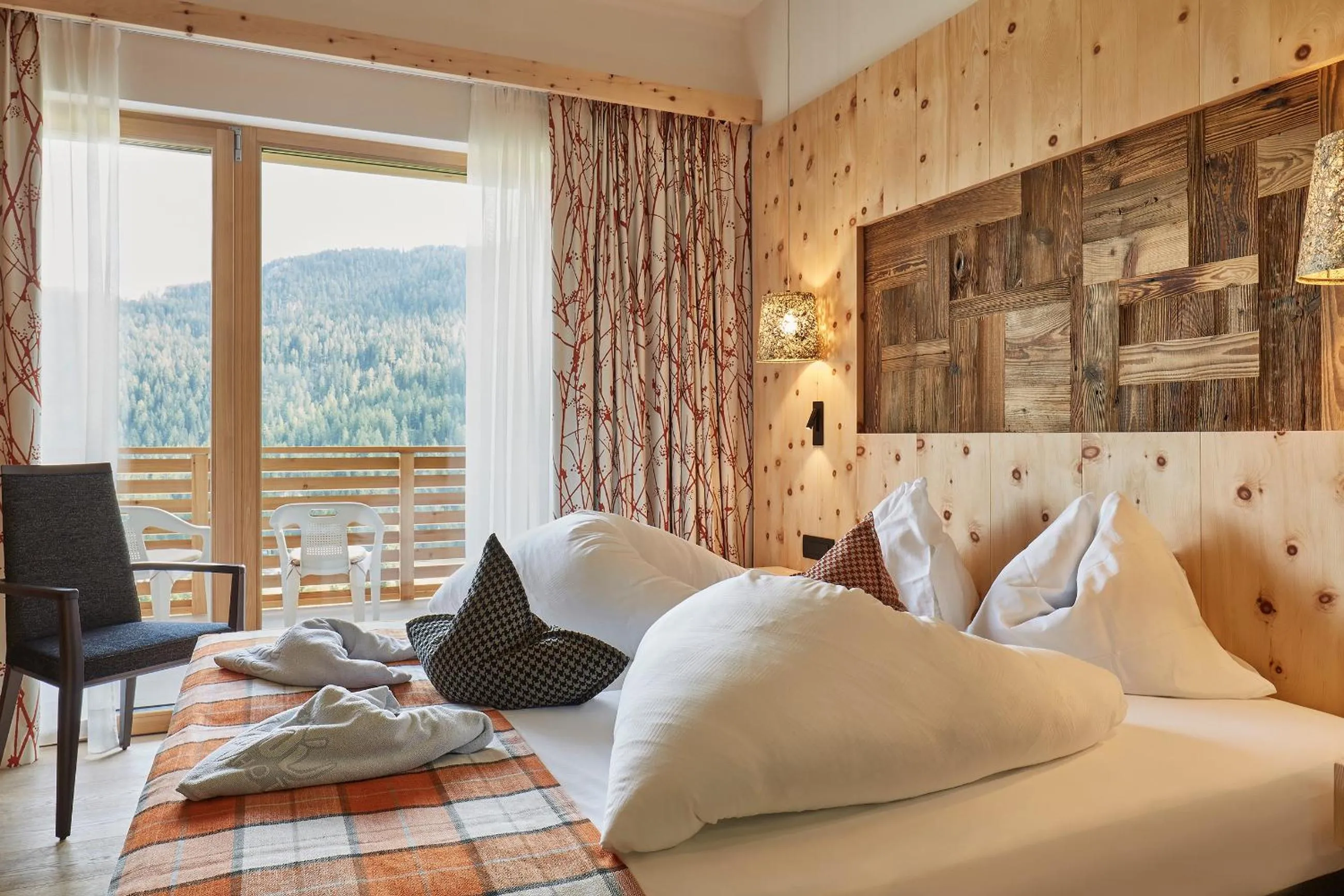 Bedroom, Bed in Mountain Hotel Mezdì