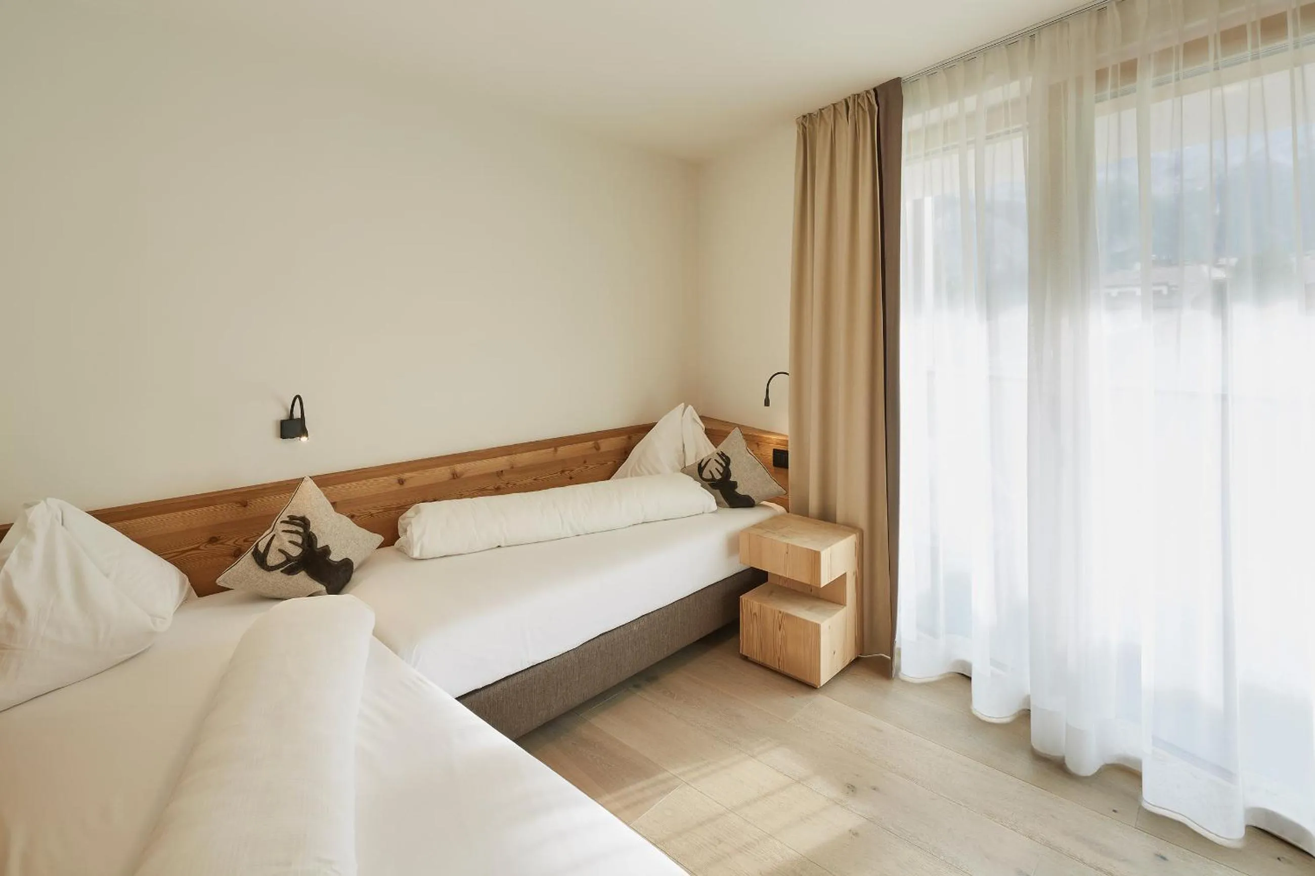 Bedroom, Bed in Mountain Hotel Mezdì