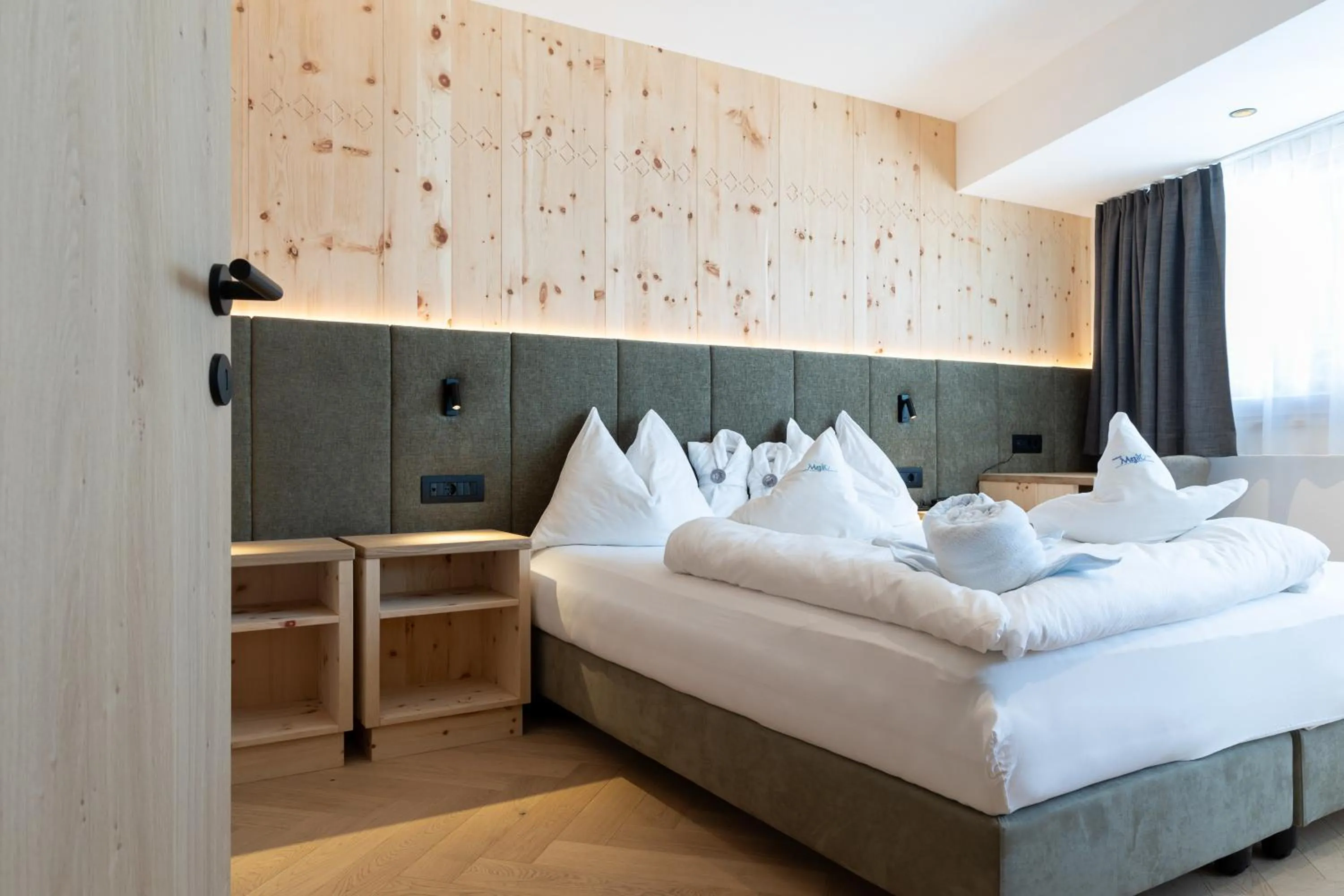 Bedroom, Bed in Mountain Hotel Mezdì