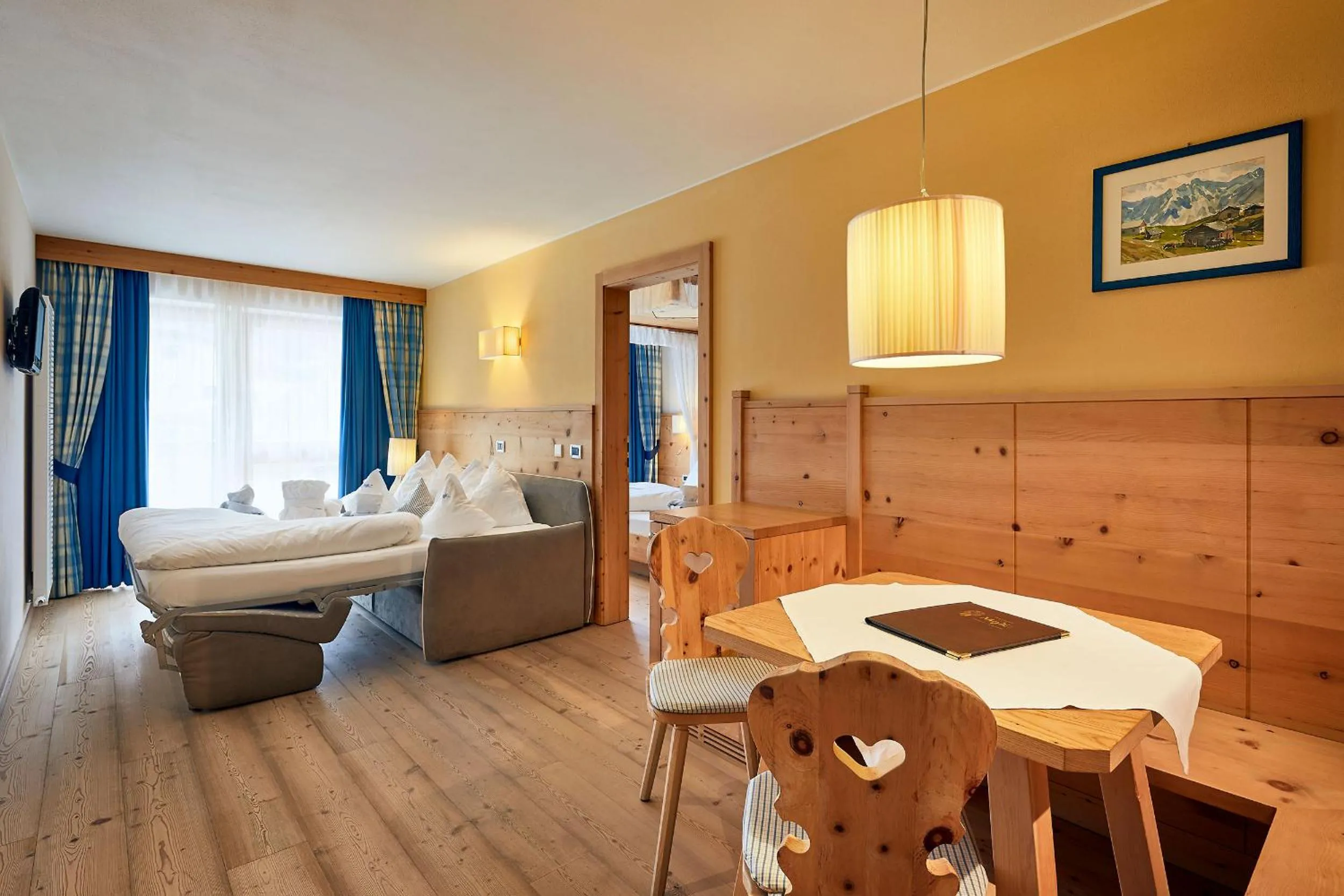 Living room, Bed in Mountain Hotel Mezdì