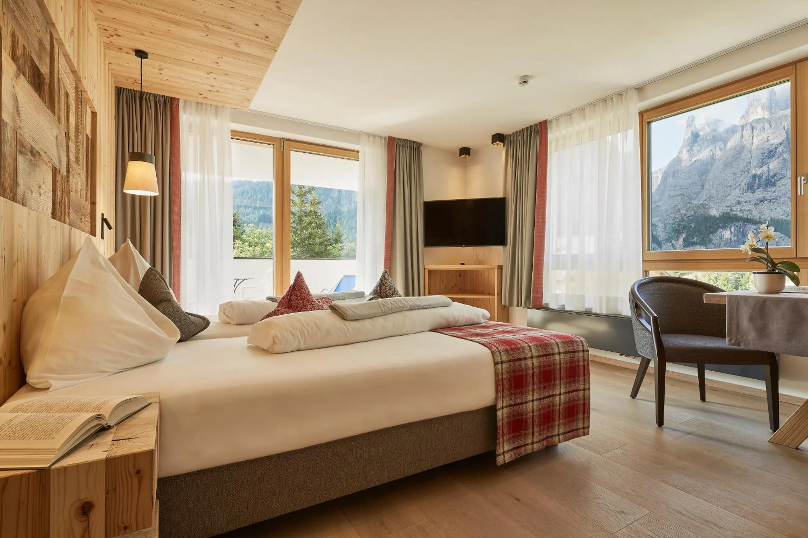 Bedroom, Bed in Mountain Hotel Mezdì