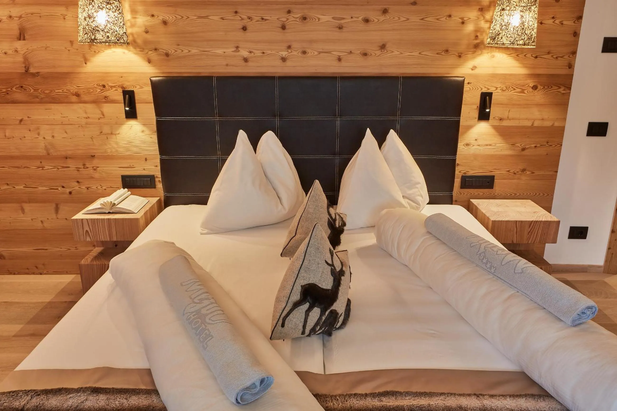 Bedroom, Bed in Mountain Hotel Mezdì
