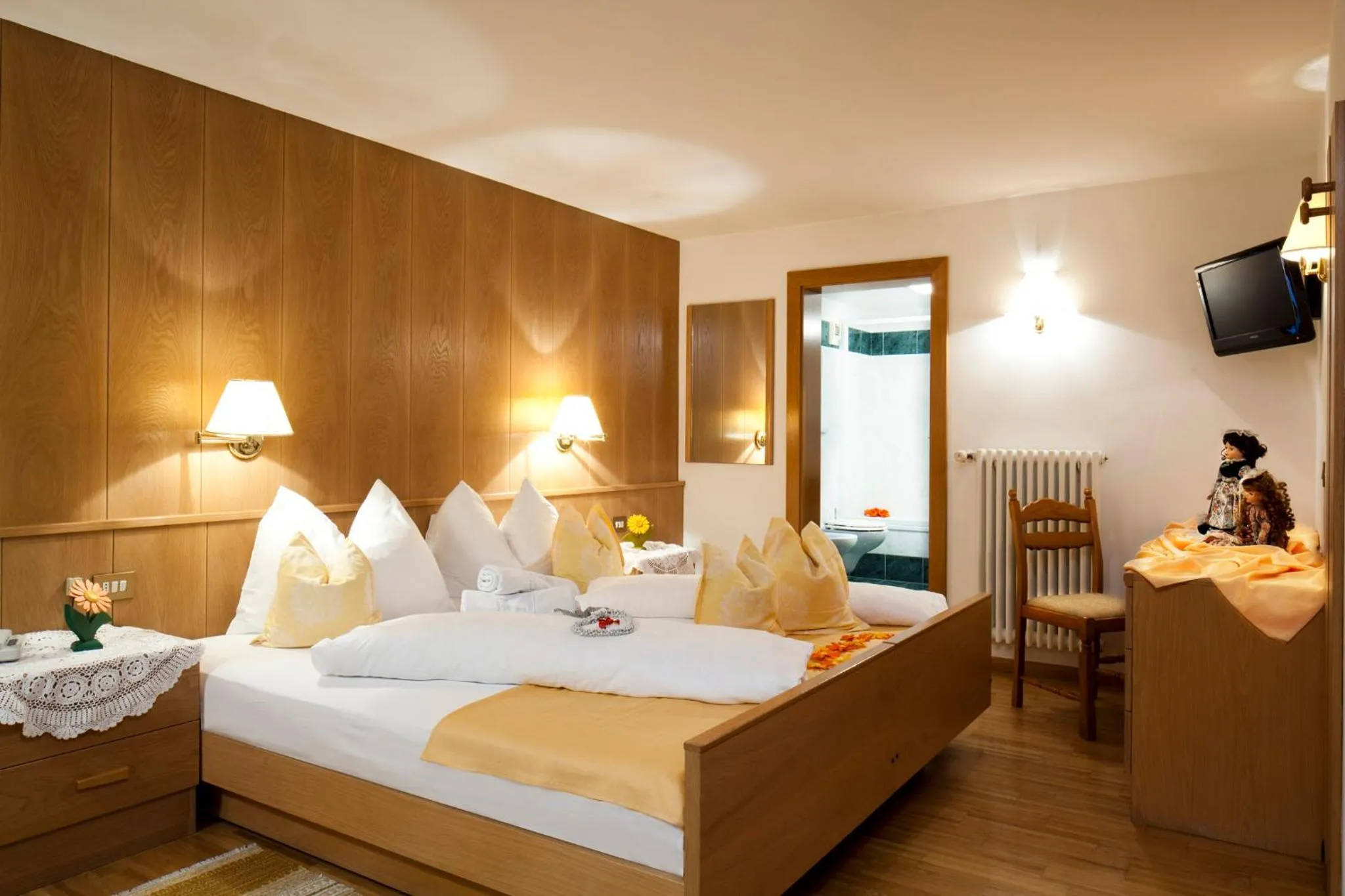 Bedroom, Bed in Mountain Hotel Mezdì