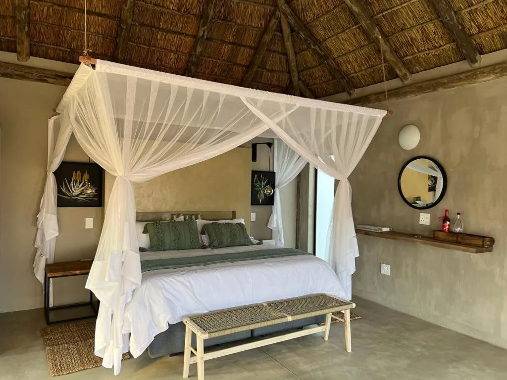 Bedroom, Bed in LookOut Safari Lodge