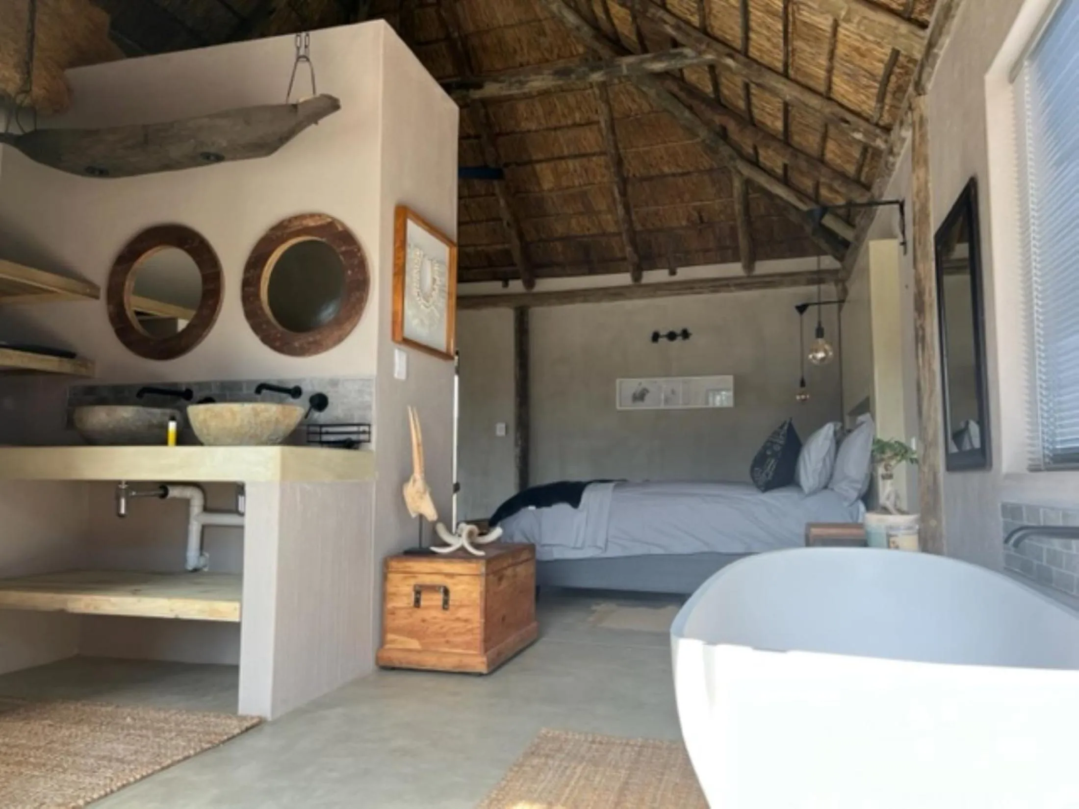 Bedroom, Bed in LookOut Safari Lodge