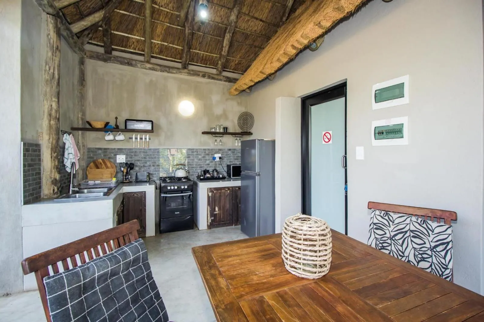 Kitchen or kitchenette in LookOut Safari Lodge