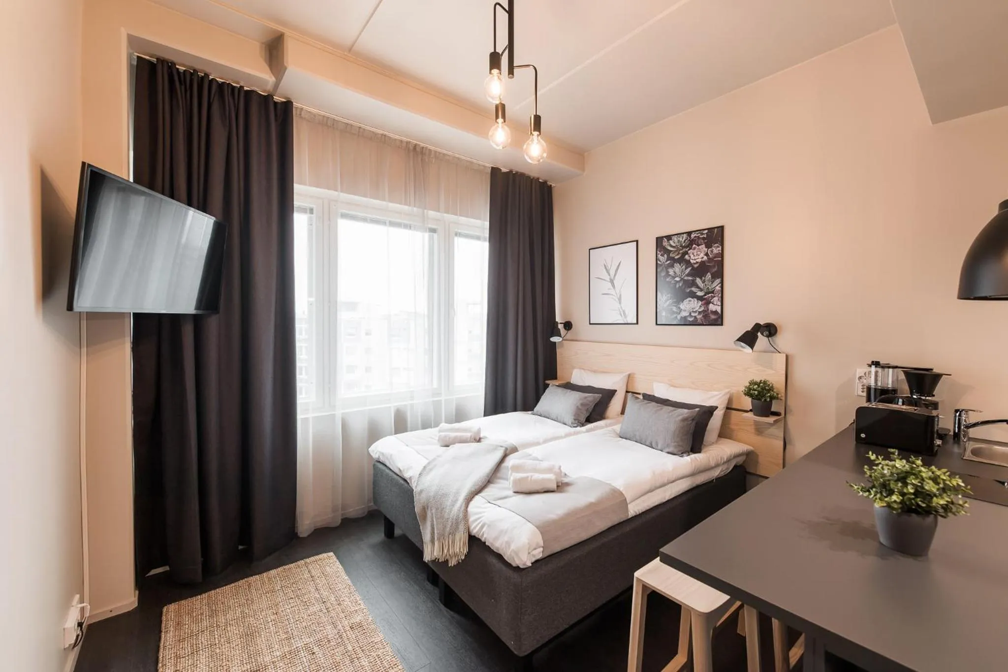 Kitchen or kitchenette, Bed in Forenom Aparthotel Vantaa Tikkurila