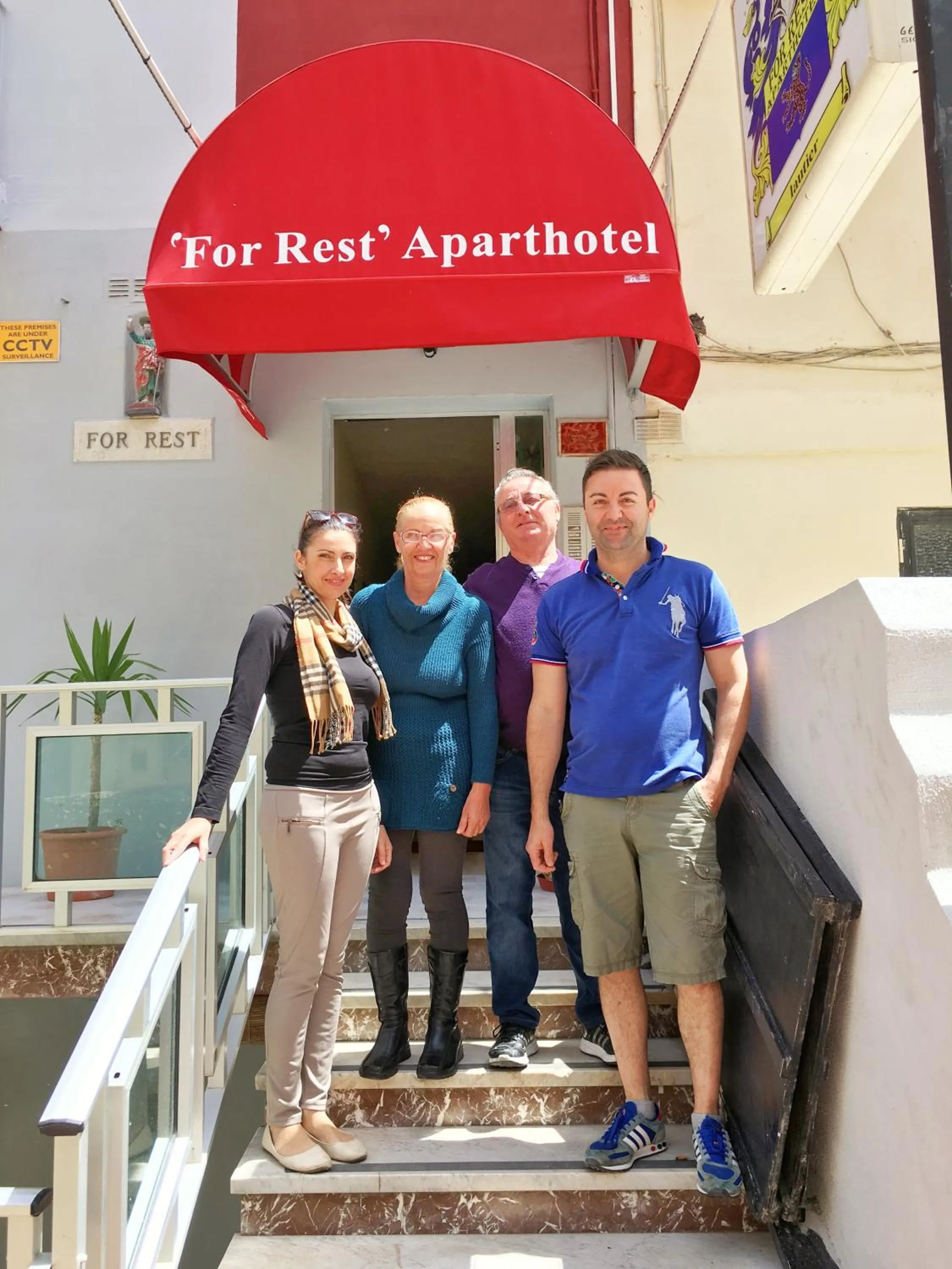 Family in For Rest Aparthotel
