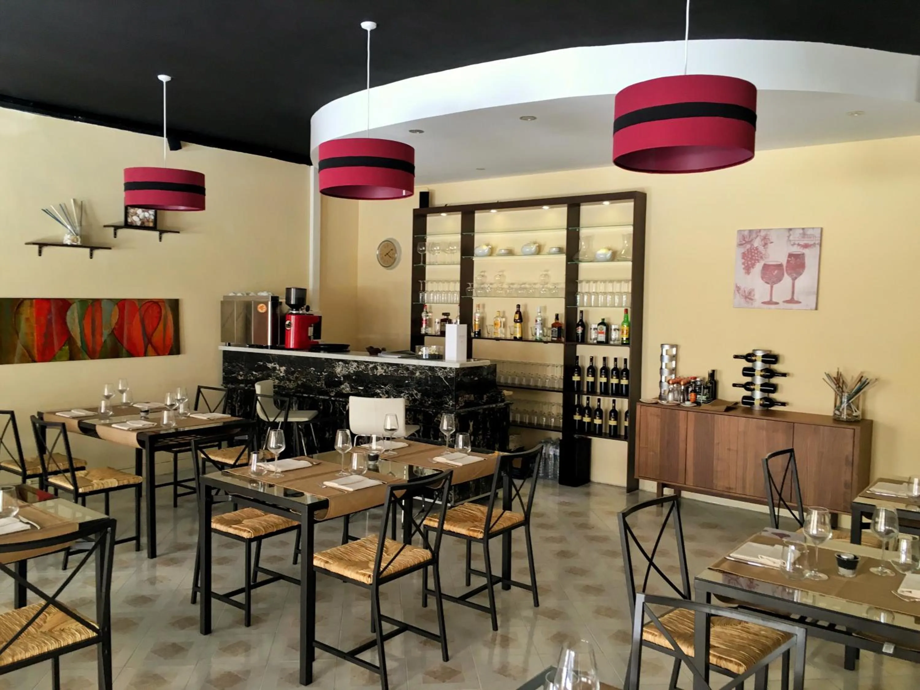 Restaurant/places to eat in For Rest Aparthotel