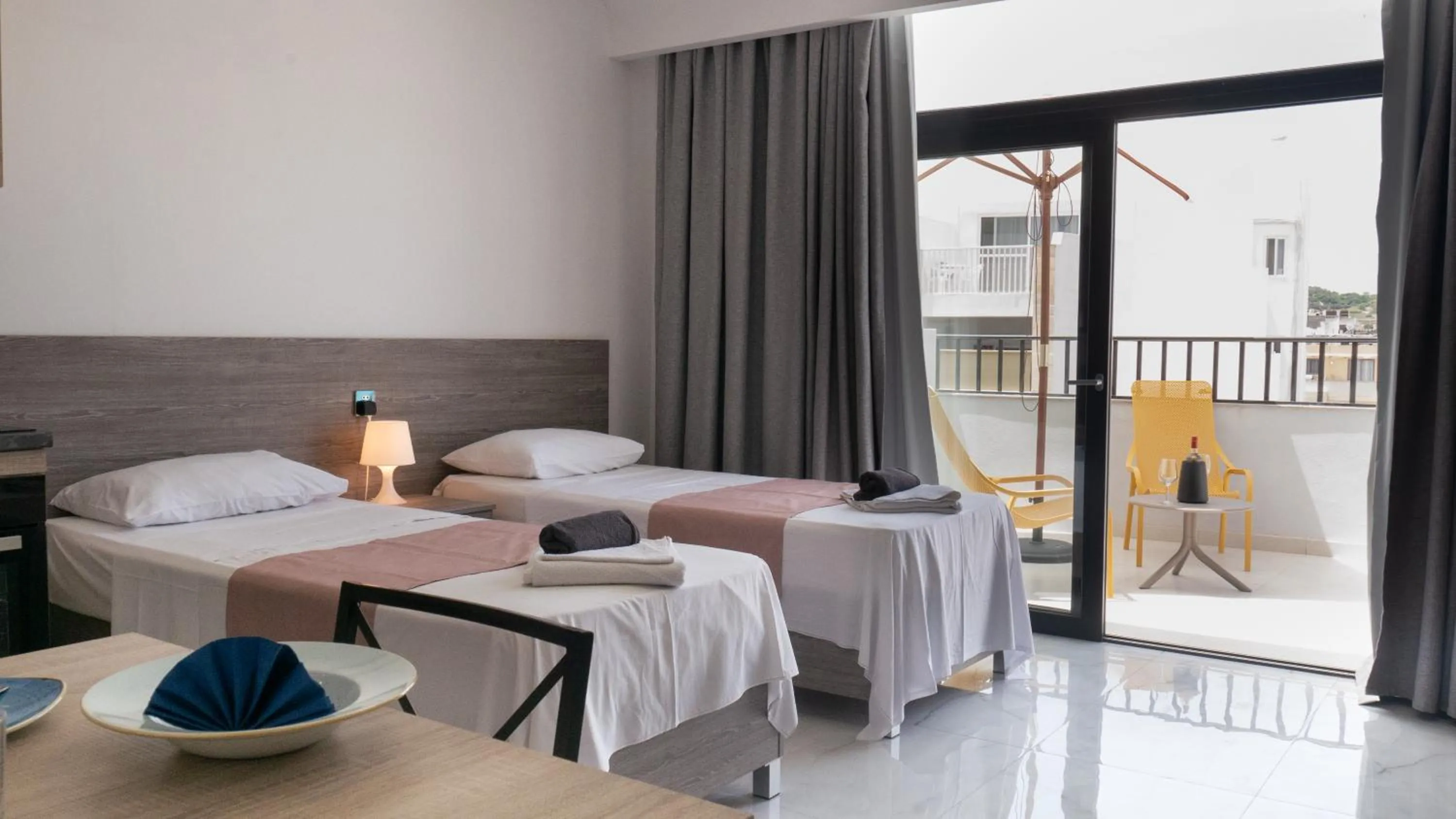 Bed in For Rest Aparthotel