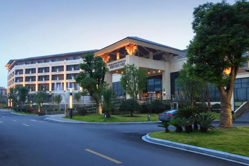 Facade/entrance in Howard Johnson Tongfang Plaza Zhuji