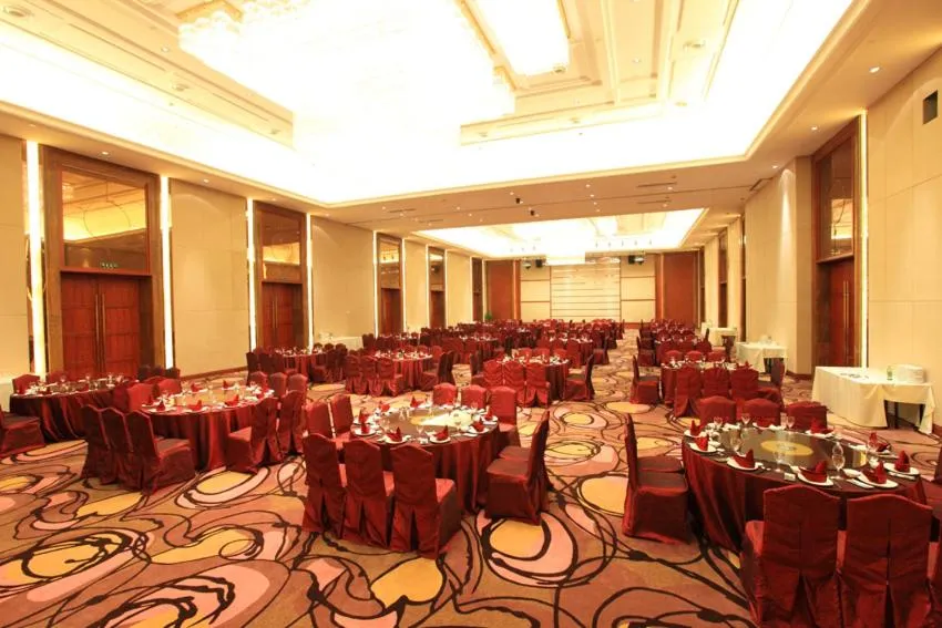 Restaurant/places to eat in Howard Johnson Tongfang Plaza Zhuji