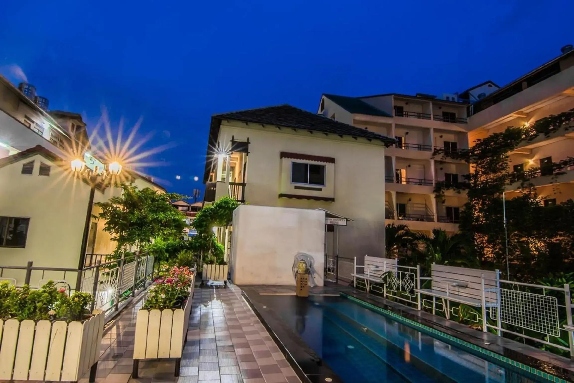 Night in Sutus Court 1 Night in Sutus Court 1