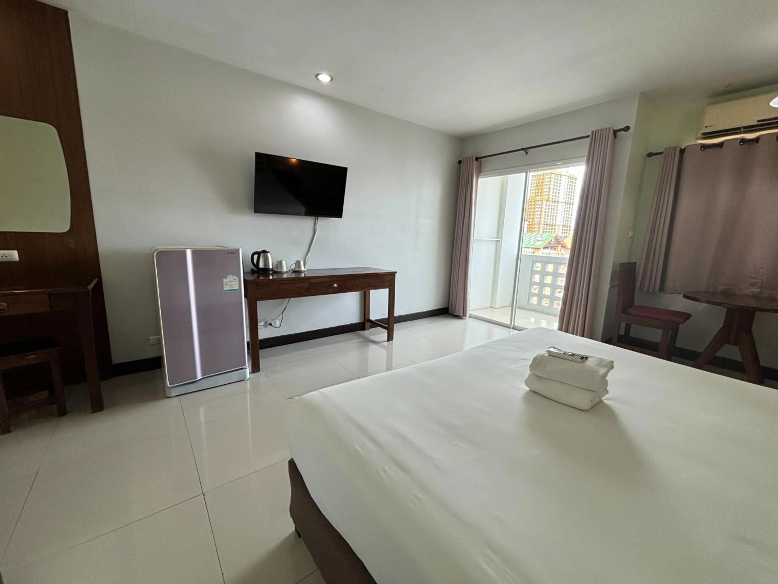 Bedroom, Bed in Sutus Court 1