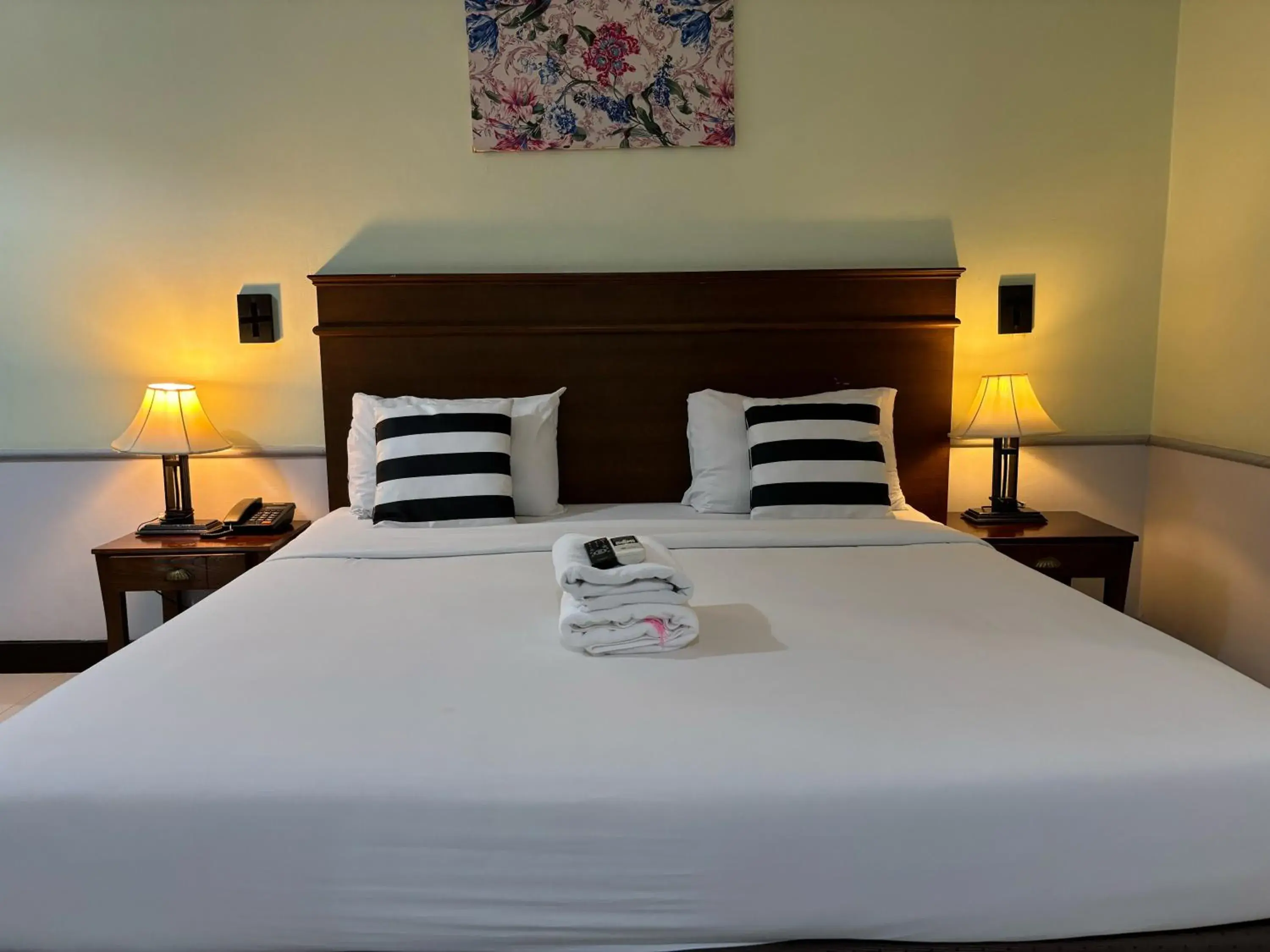 Bedroom, Bed in Sutus Court 1 Bedroom, Bed in Sutus Court 1