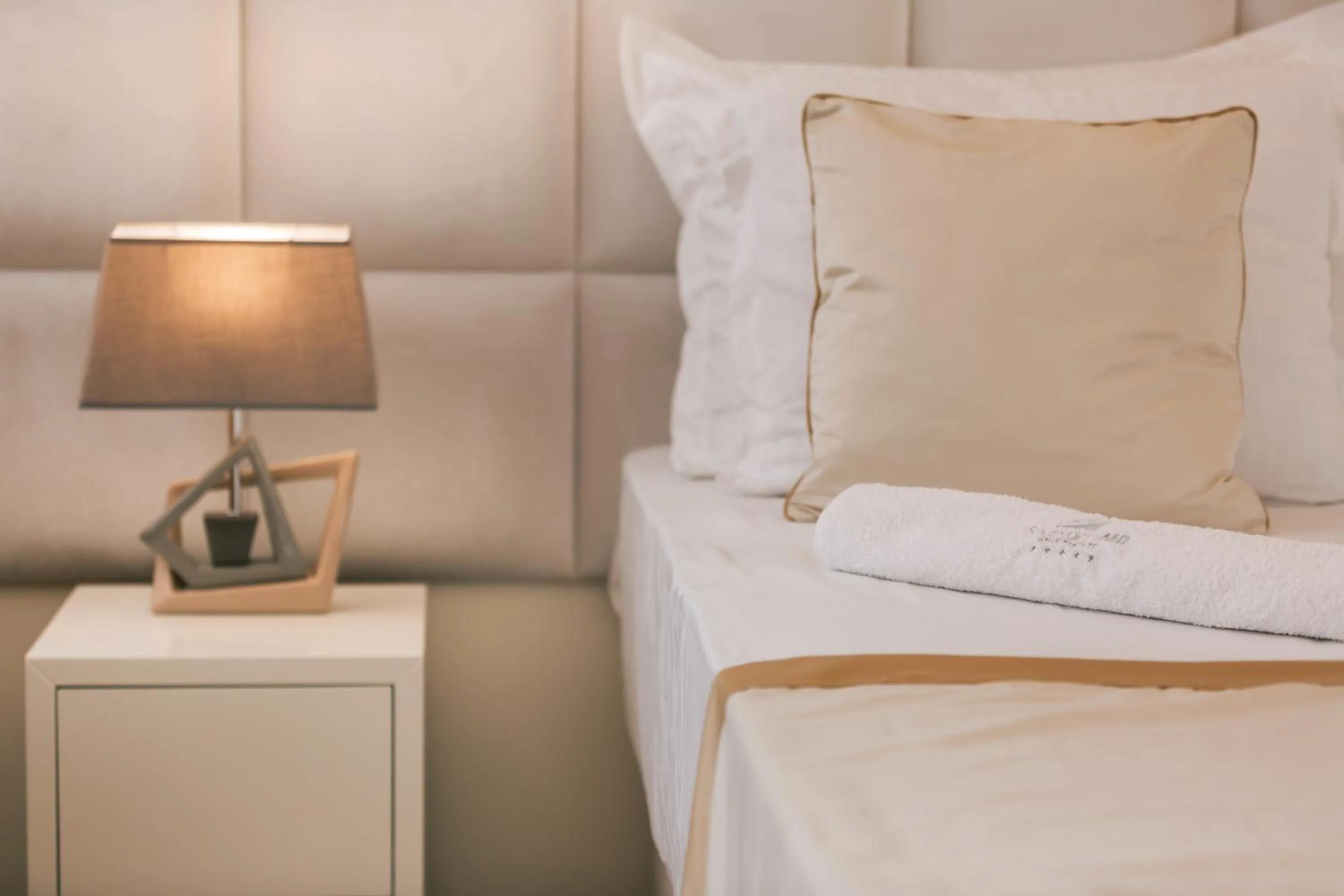 Property logo or sign, Bed in Splendido MB Apartments