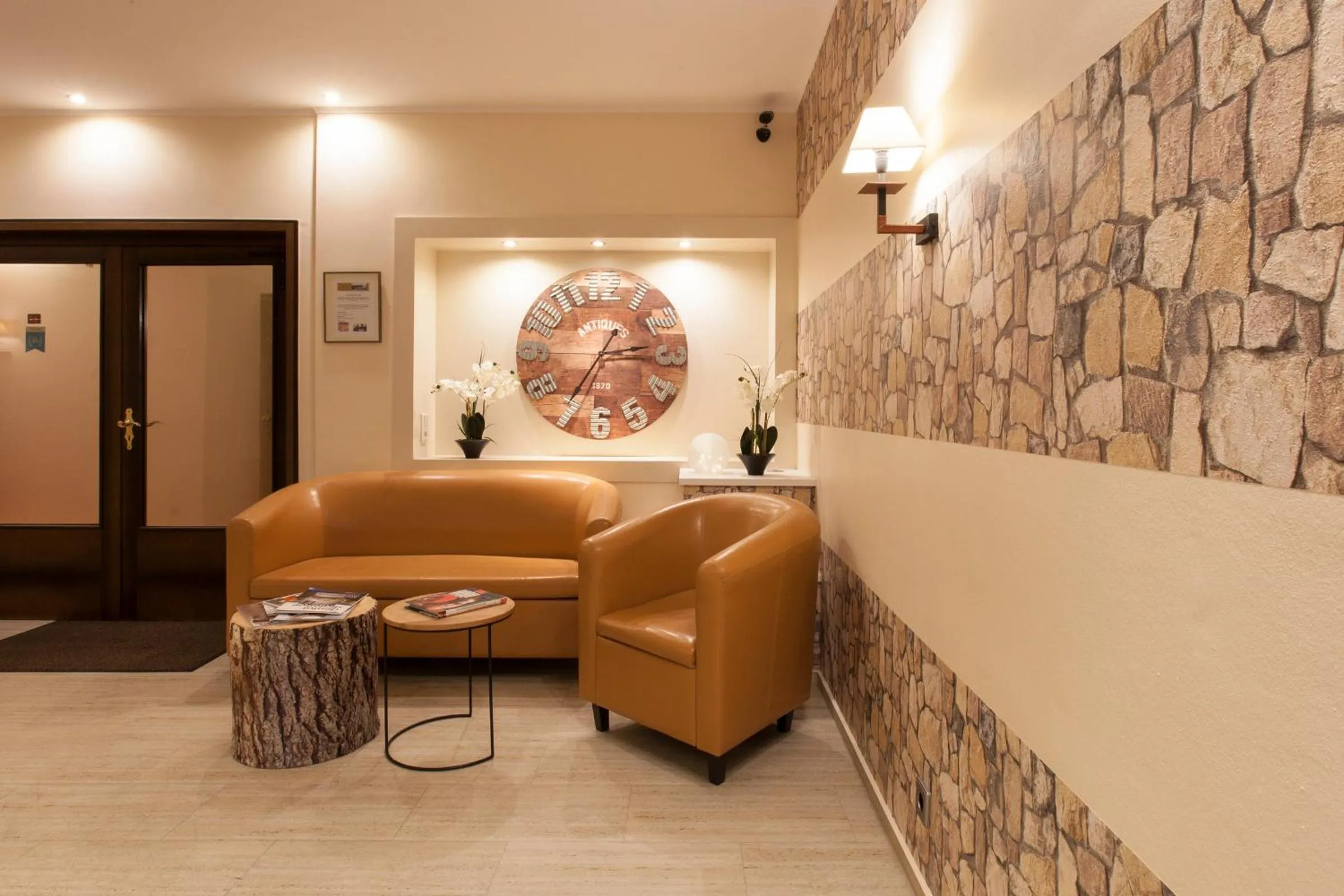 Lobby or reception in Hotel Angerland Garni