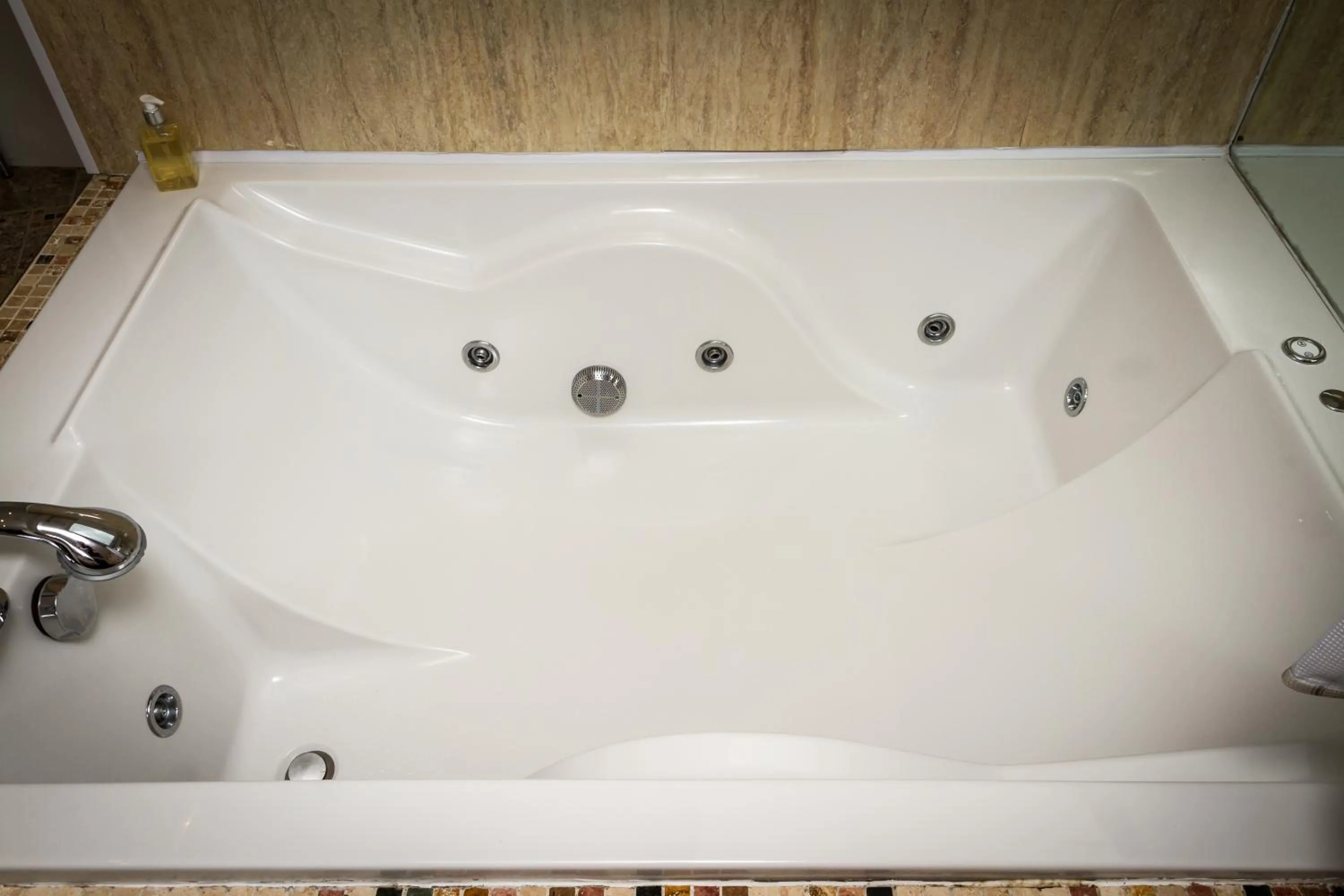 Shower in Woolpack Inn
