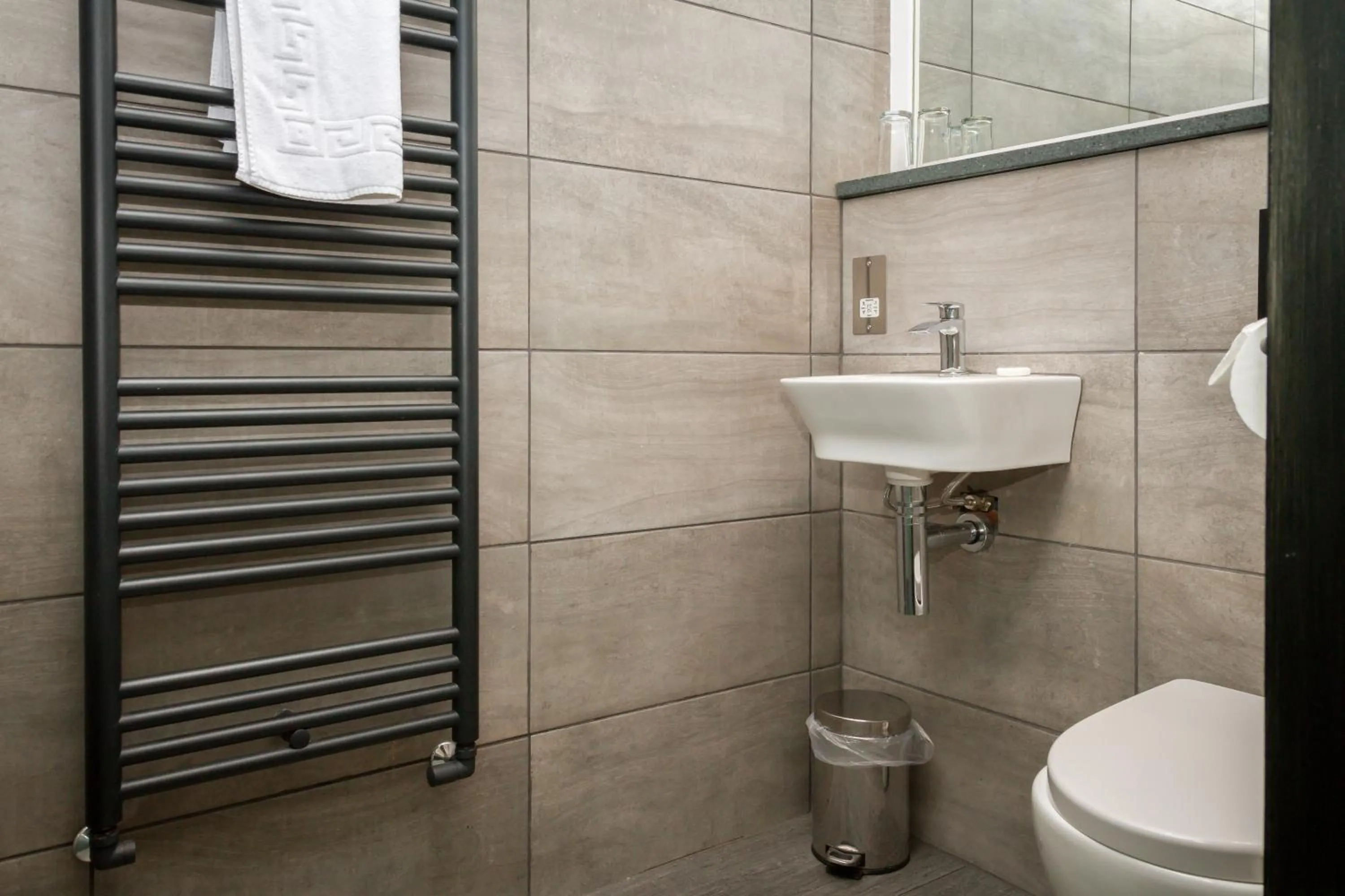 Bathroom in Woolpack Inn