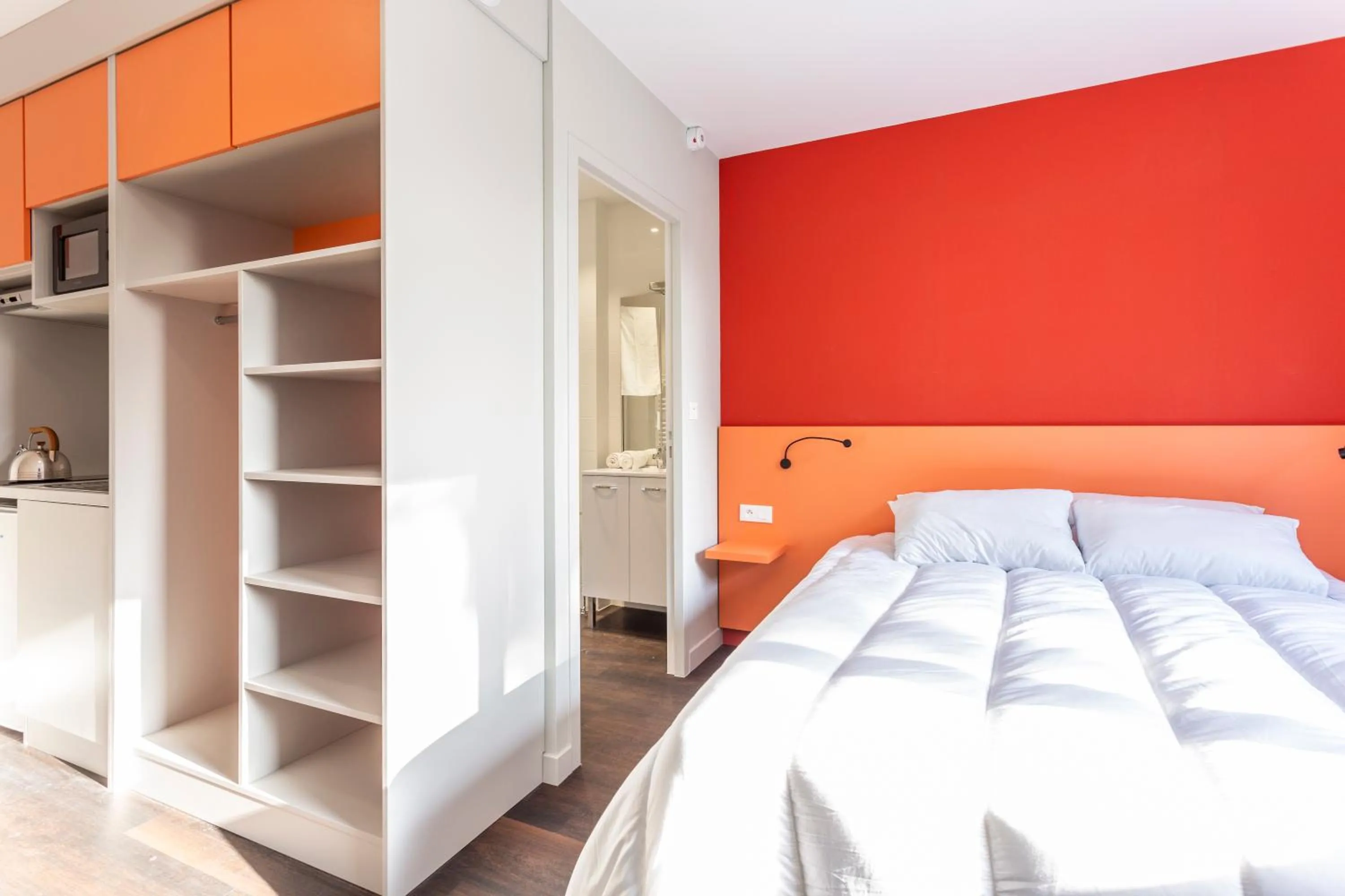 Kitchen or kitchenette, Bed in Atao Residence- Rennes Sud